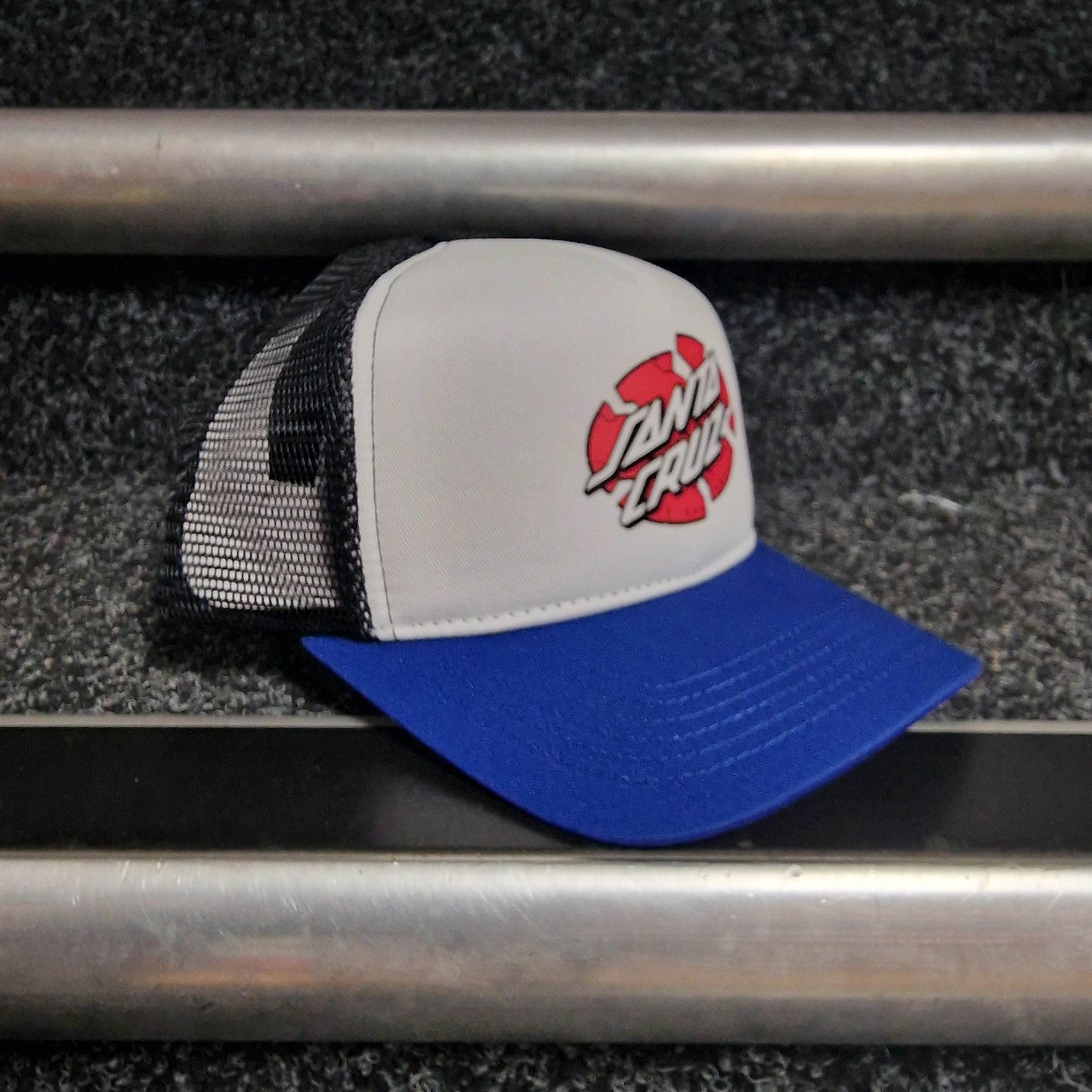 Santa Cruz Clothing & Shoes White/Sapphire Santa Cruz Broken Dot Meshback Cap White / Sapphire