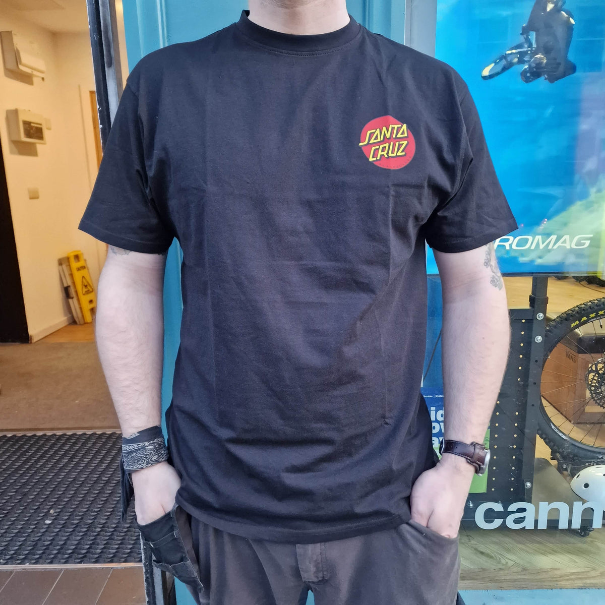 Santa cruz Clothing & Shoes Santa Cruz Classic Dot Logo T-Shirt Black