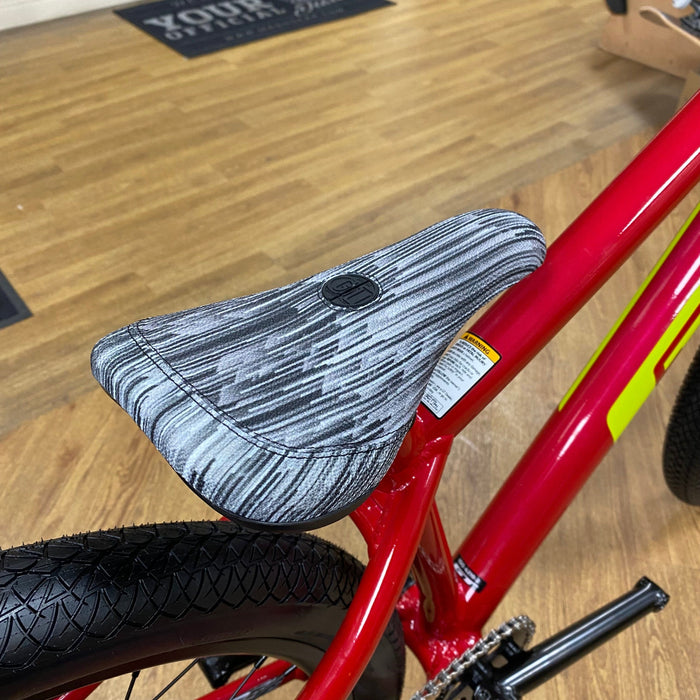 GT Bikes GT 2021 LaBomba Hardtail Dirt Jump Bike Red Medium