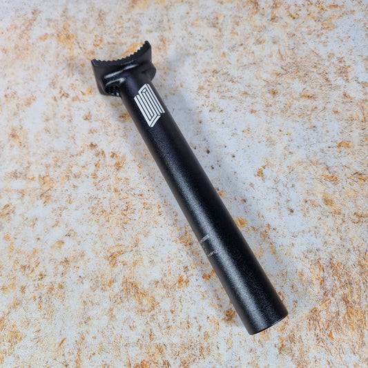 United Stealth Pivotal Seat Post 200mm Black