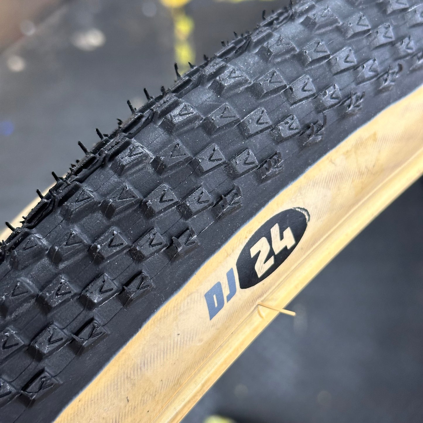 DMR DJ24 Tyre 24 x 2.1 Skinwall