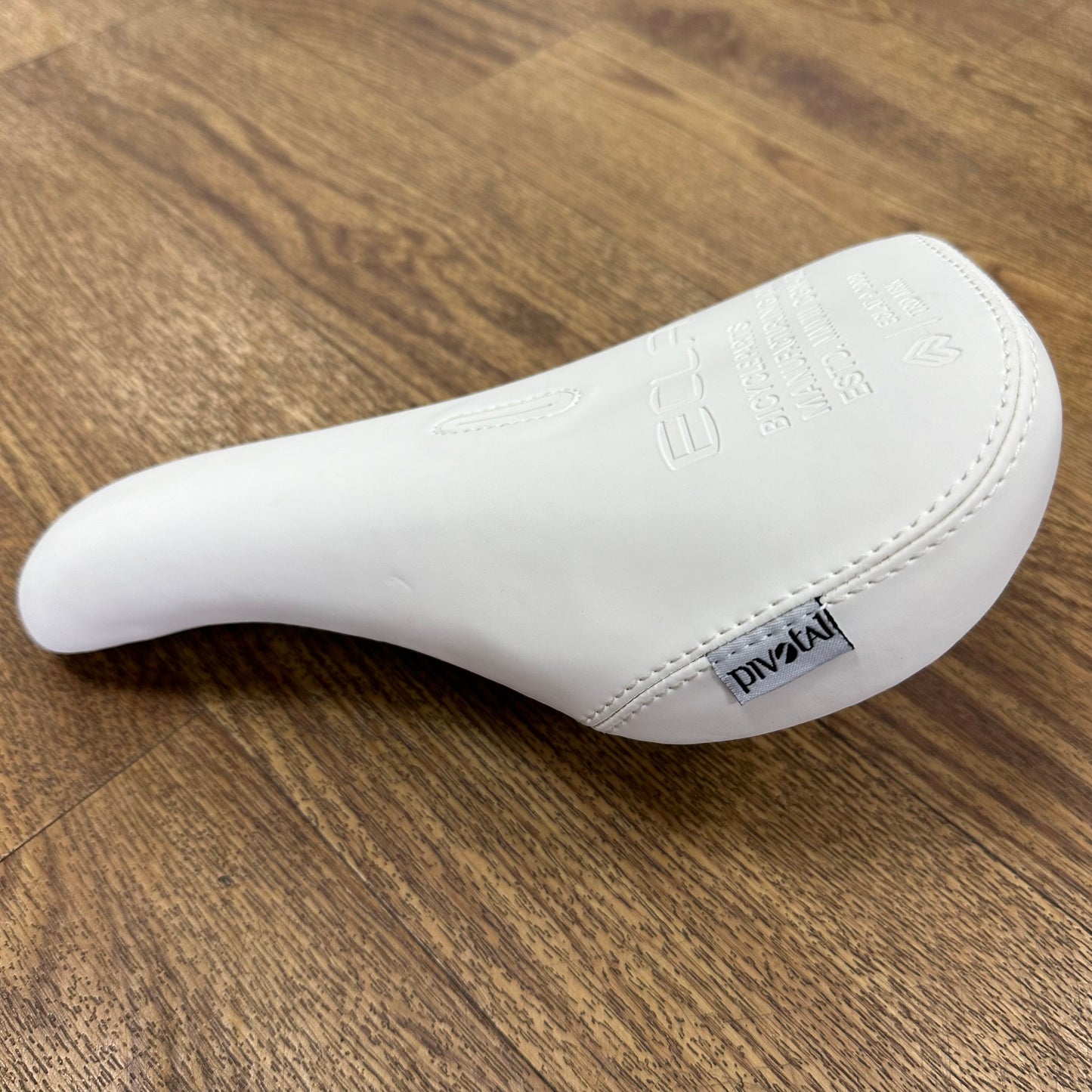 Eclat Bios Pivotal Seat White Leather