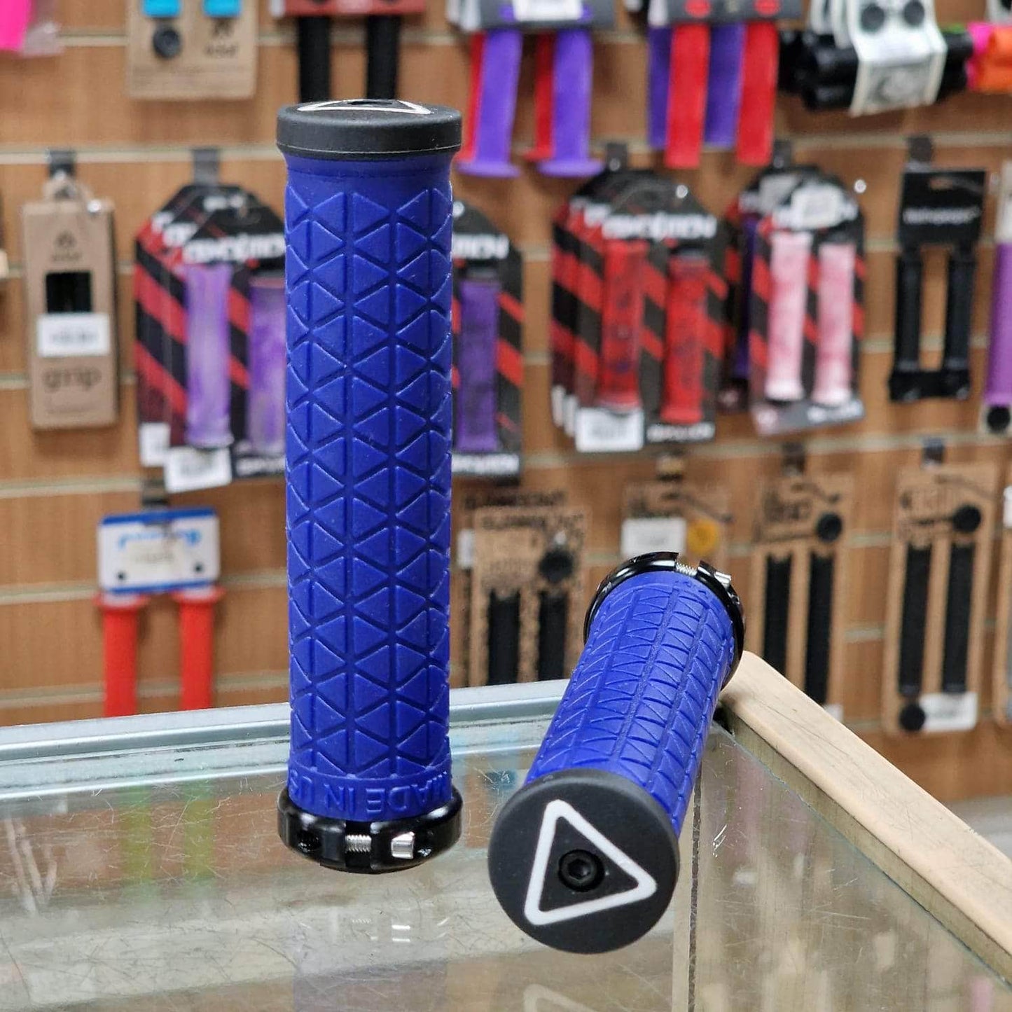 A'ME BMX Racing Blue / Black A'ME Pro Lock-On 1.2 Tri Grips