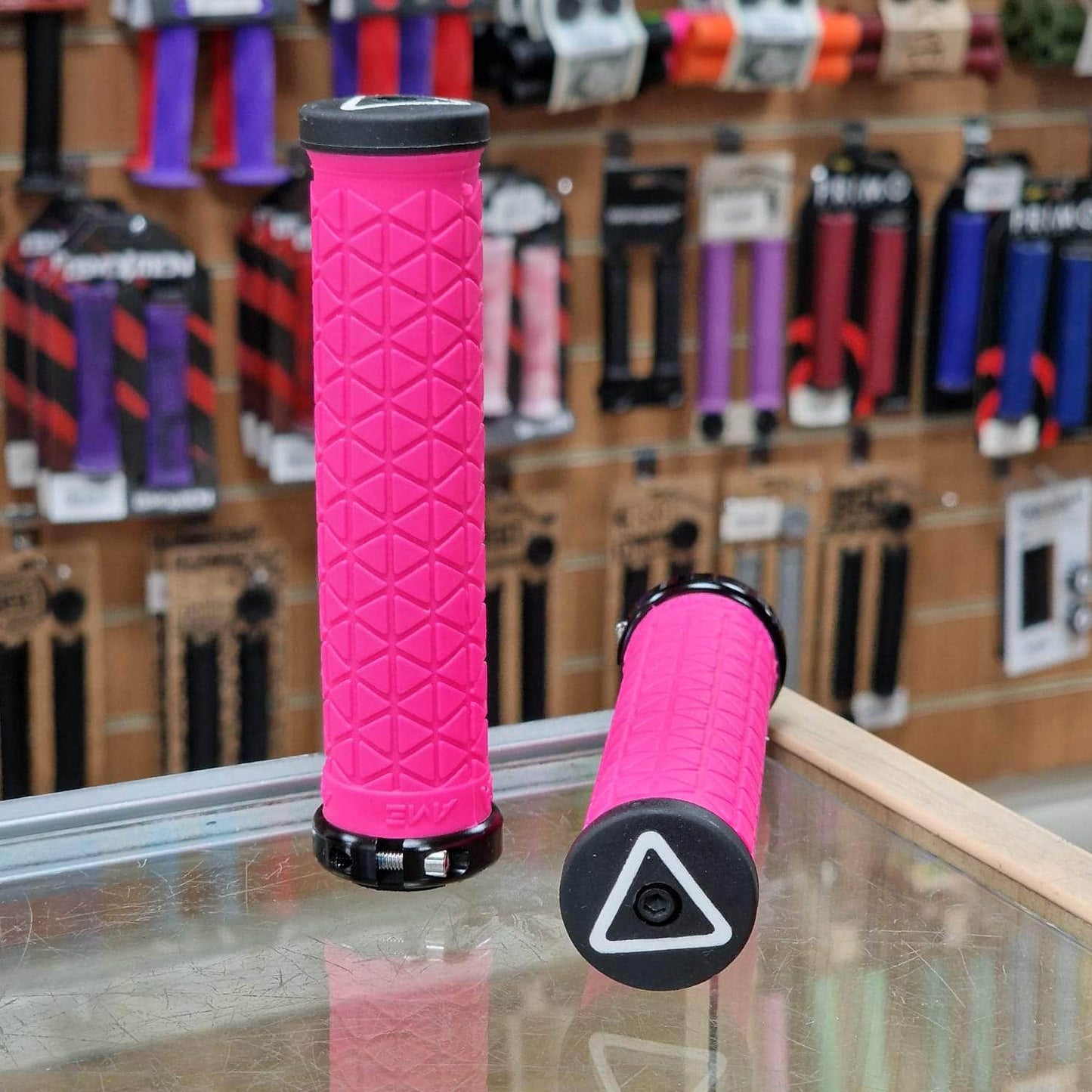 A'ME BMX Racing Fluroescent Pink / Black A'ME Pro Lock-On 1.2 Tri Grips