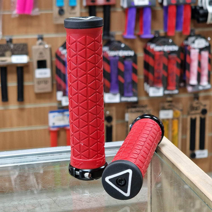 A'ME BMX Racing Red / Black A'ME Pro Lock-On 1.2 Tri Grips