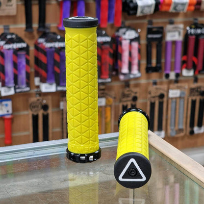 A'ME BMX Racing Yellow / Black A'ME Pro Lock-On 1.2 Tri Grips