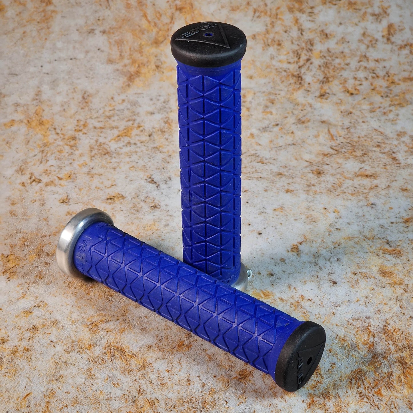 A'ME BMX Racing Blue A'ME Tri 1.1 Lock On Grips