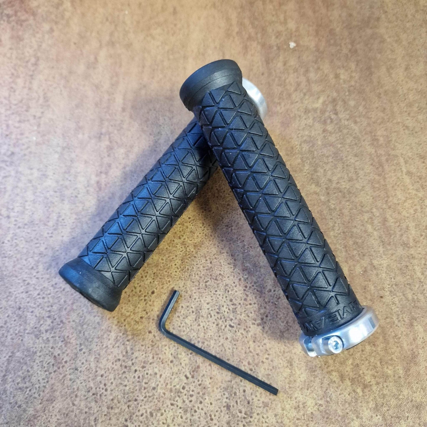 A'ME BMX Racing A'ME Tri 1.1 Lock On Grips