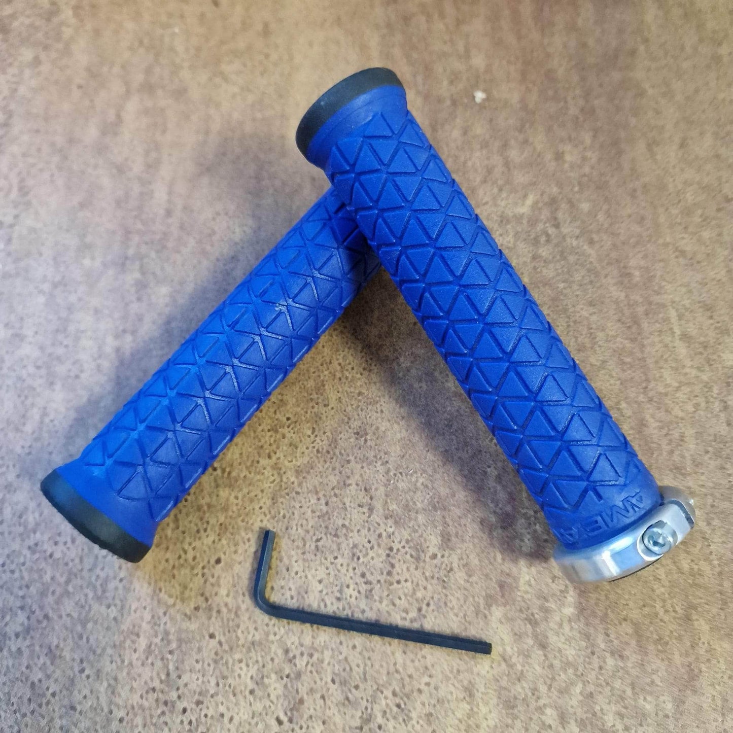 A'ME BMX Racing A'ME Tri 1.1 Lock On Grips