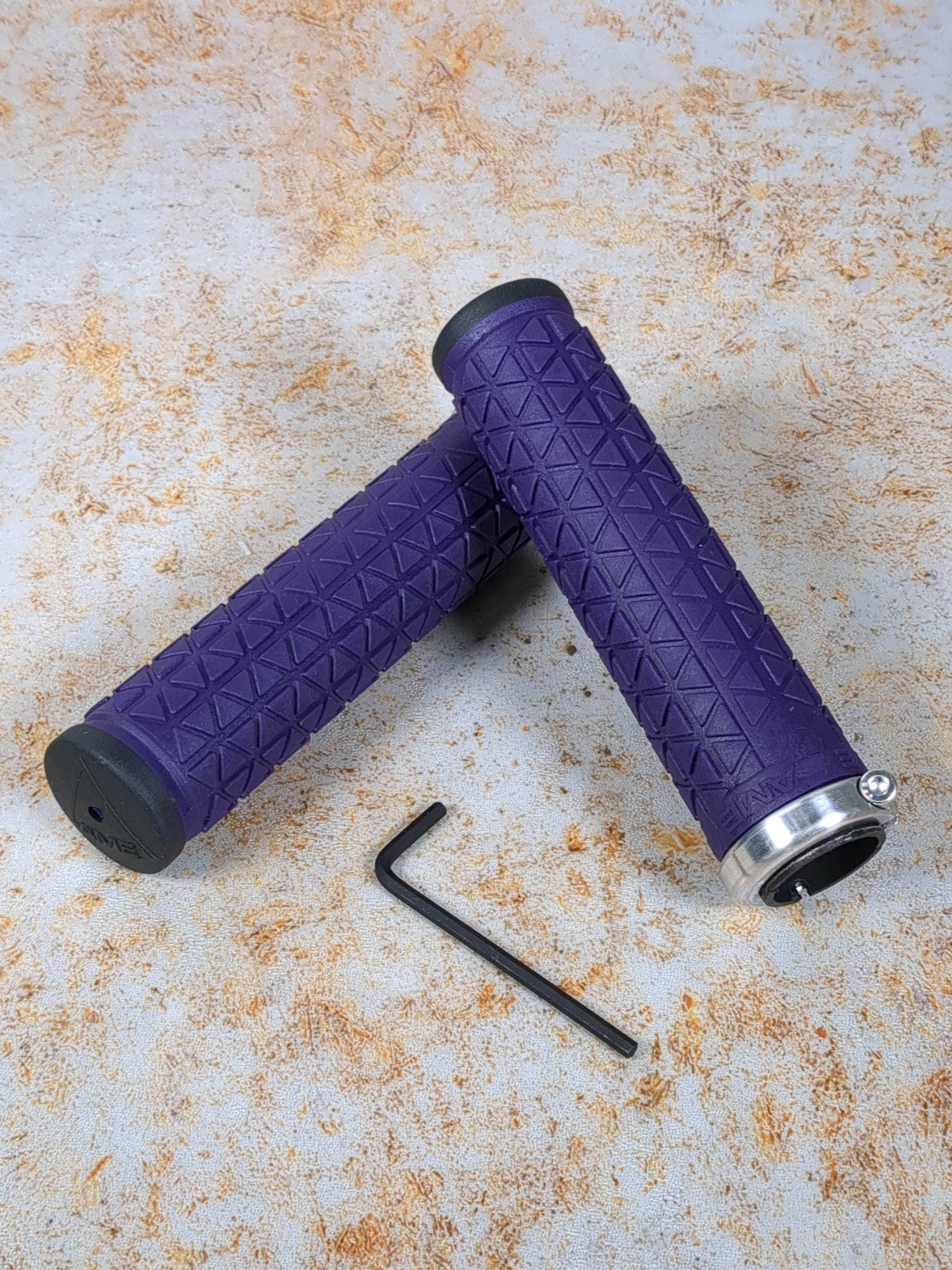 A'ME BMX Racing Purple A'ME Tri 1.3 Lock On Grips