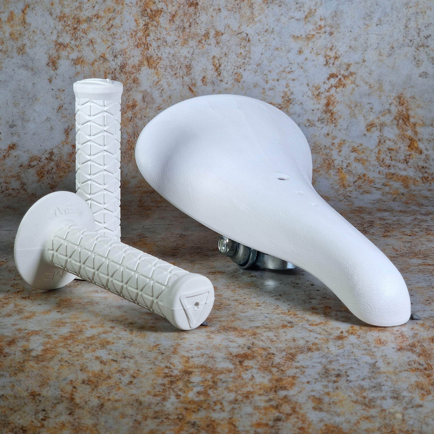 Velo Old School BMX A'ME Tri and Velo Old School BMX Aero Grip Seat Set