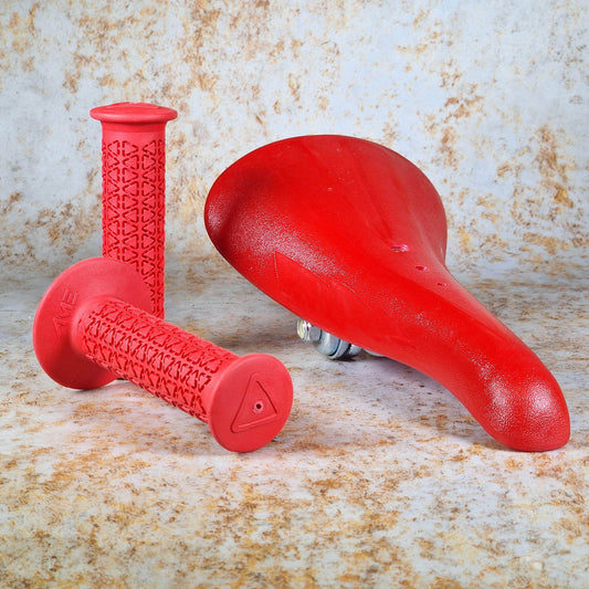Velo Old School BMX Red A'ME Tri and Velo Old School BMX Aero Grip Seat Set