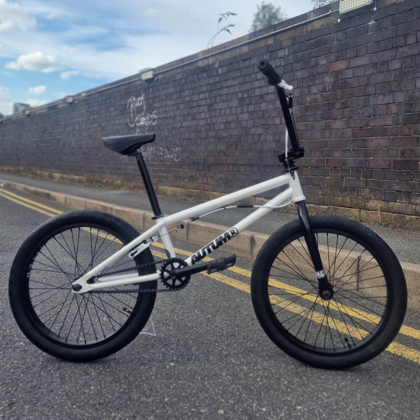 Autum Bikes BMX Flatland White Autum Bikes Razzia Custom Flatland Bike Pearl White