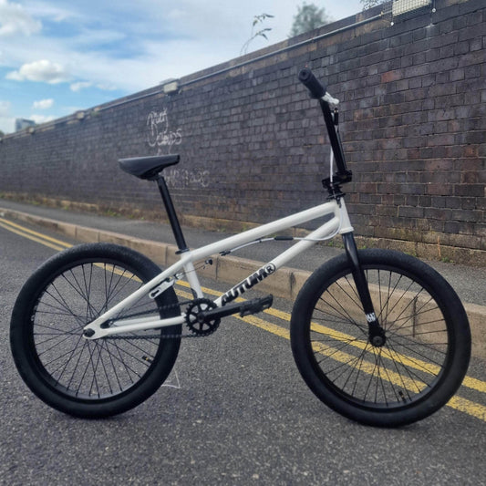 Autum Bikes BMX Flatland White Autum Bikes Razzia Custom Flatland Bike Pearl White