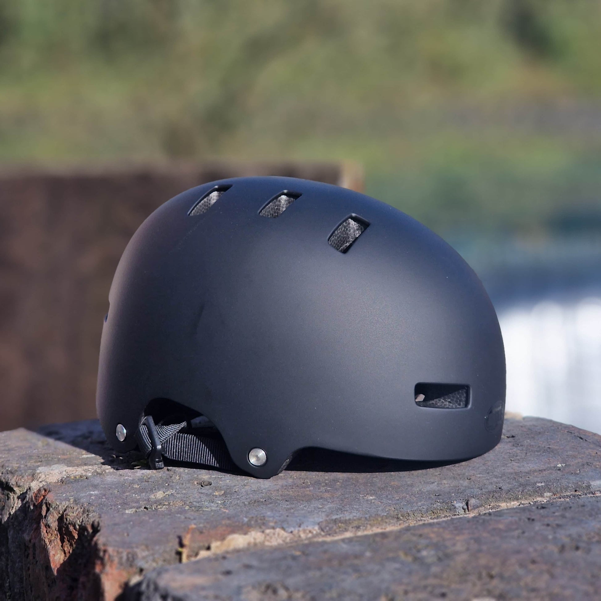 Bell Protection Bell Local Solid Skate / BMX Helmet Matte Black