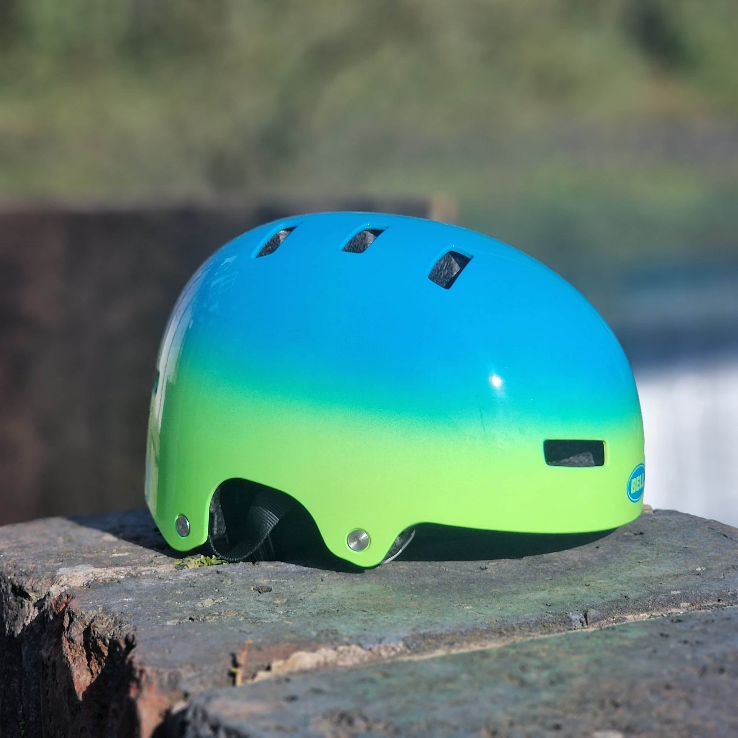 Bell Protection Bell Span Youth Skate / BMX Helmet Plunge Gloss Blue / Retina