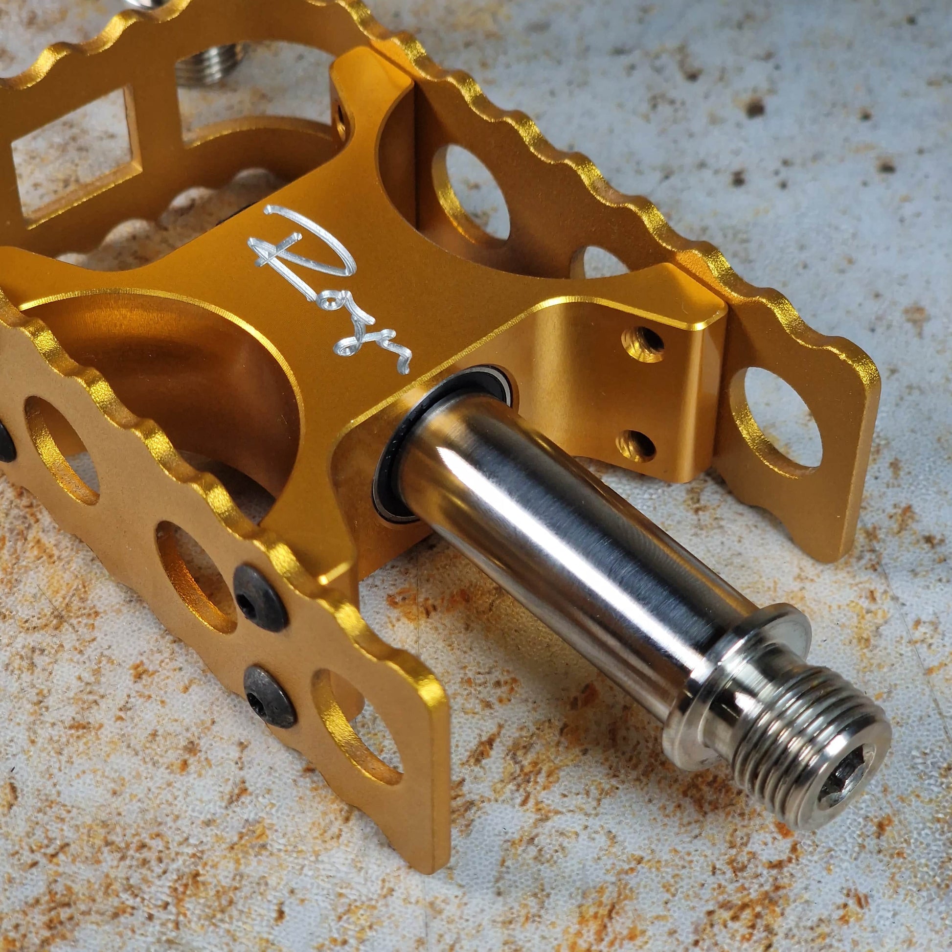 Bullseye Old School BMX Bullseye Roger Pedals Gold