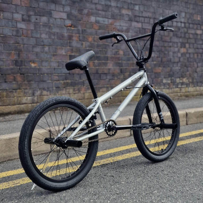 Colony BMX Flatland Matte Apple Silver / 18.9 Colony Apprentice 18.9" TT Flatland Bike Matte Apple Silver