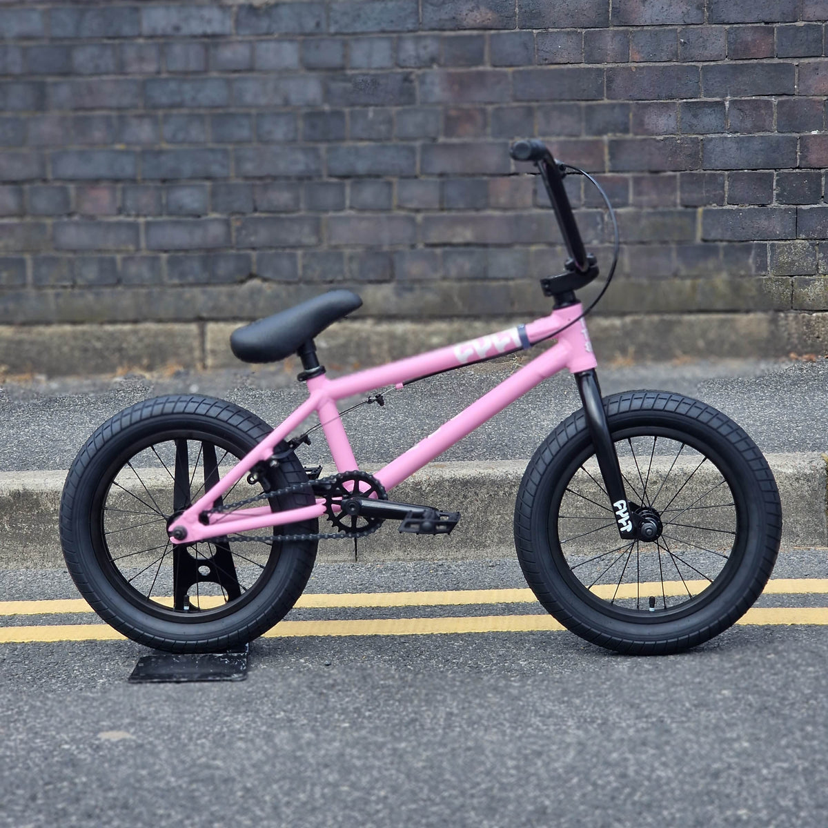 Cult BMX Bikes Pink Cult 2027 Juvenile 16 Inch Bike Pink