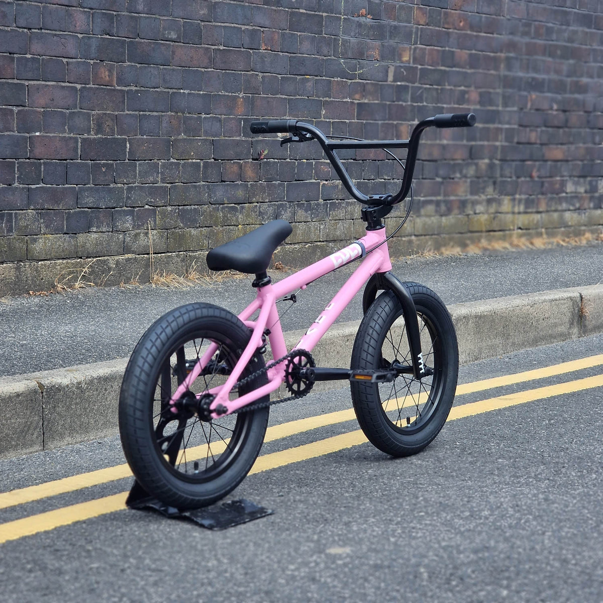 Cult BMX Bikes Pink Cult 2027 Juvenile 16 Inch Bike Pink