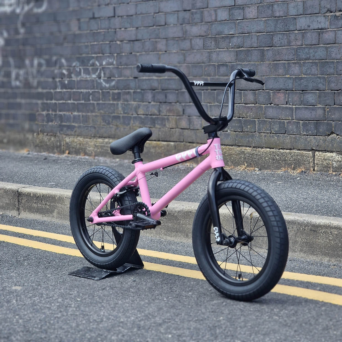 Cult BMX Bikes Pink Cult 2027 Juvenile 16 Inch Bike Pink