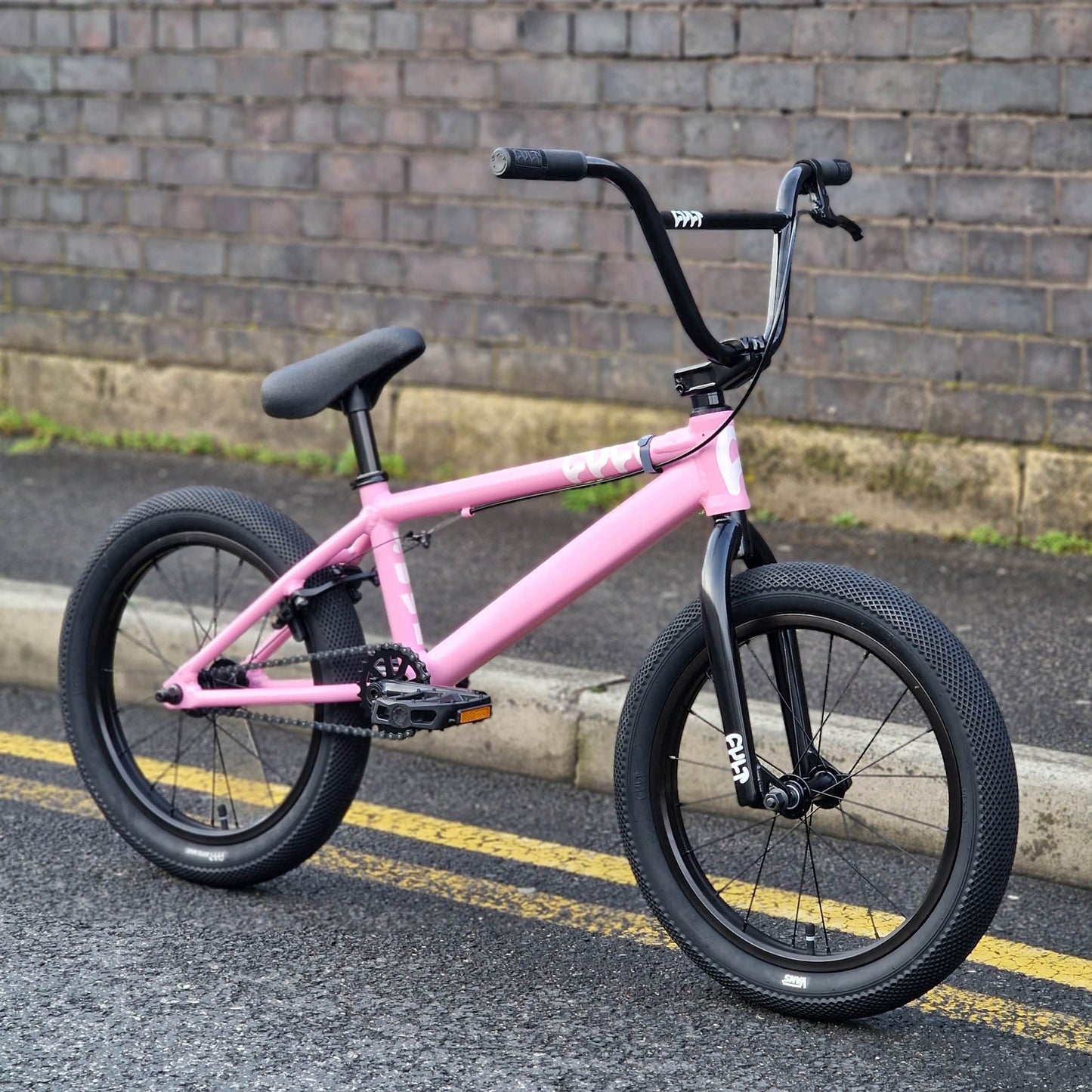 Cult BMX Bikes Pink Cult Juvenile 16 Inch Bike Pink