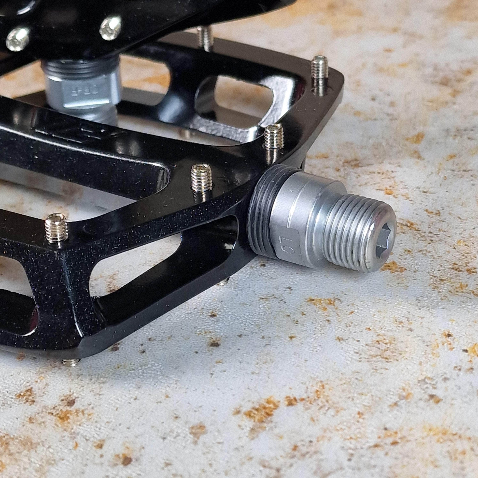 dmr pedal v12 DMR V12 Mag Pedals Black
