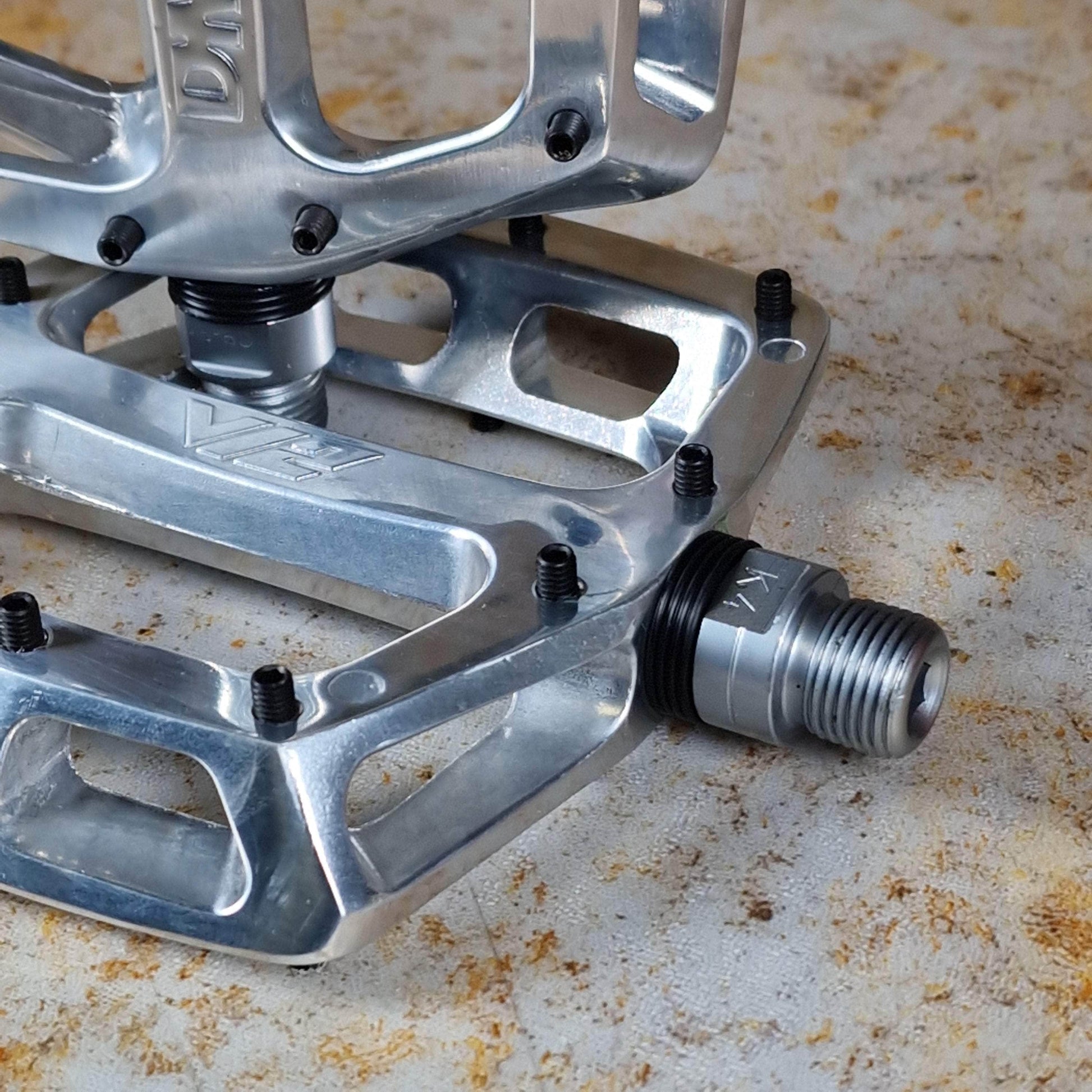 DMR V12 Pedals