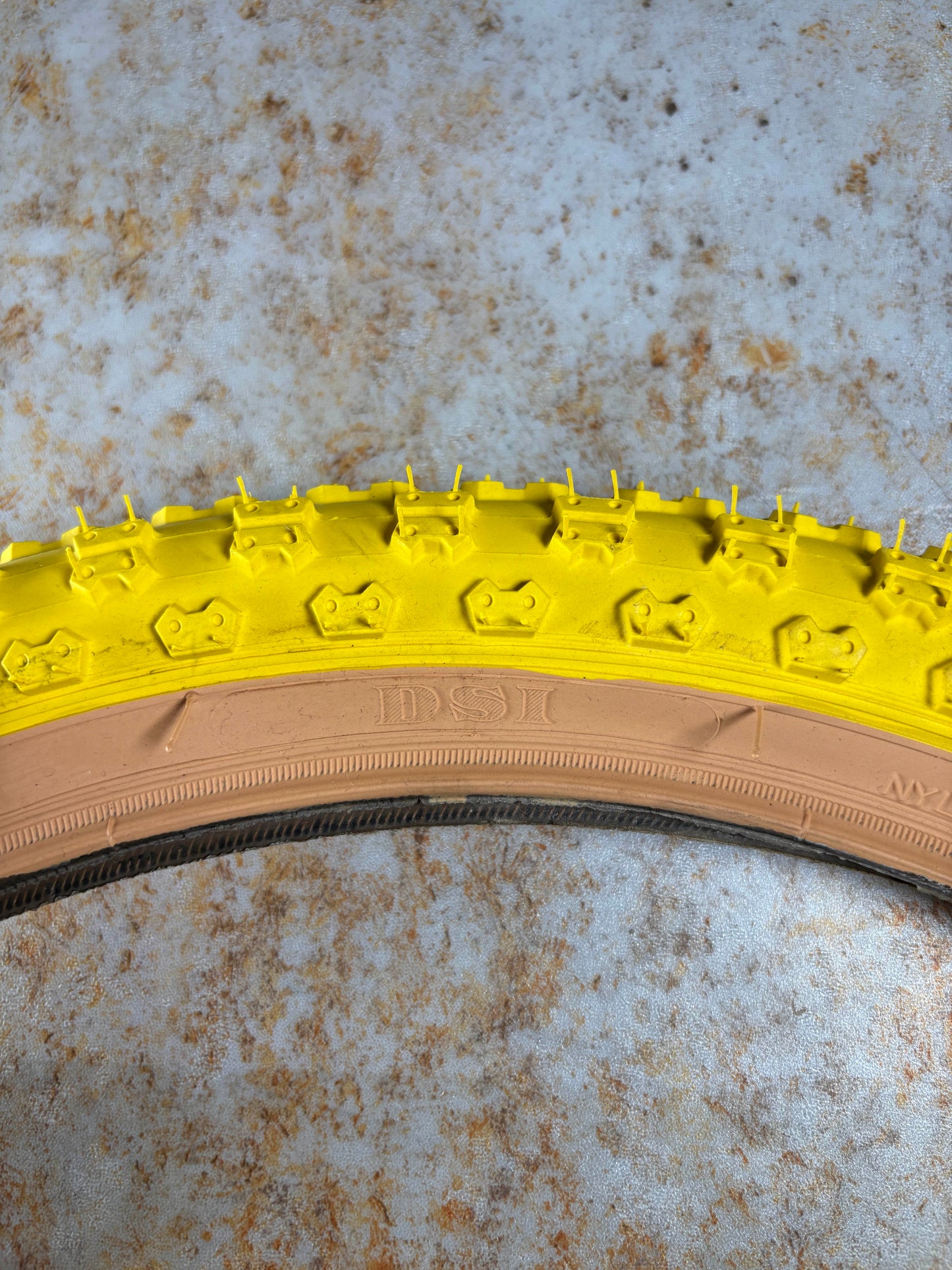 DSI Old School BMX 20 x 2.125 / Yellow DSI Gumwall Comp III Tyre 20" x 2.125"