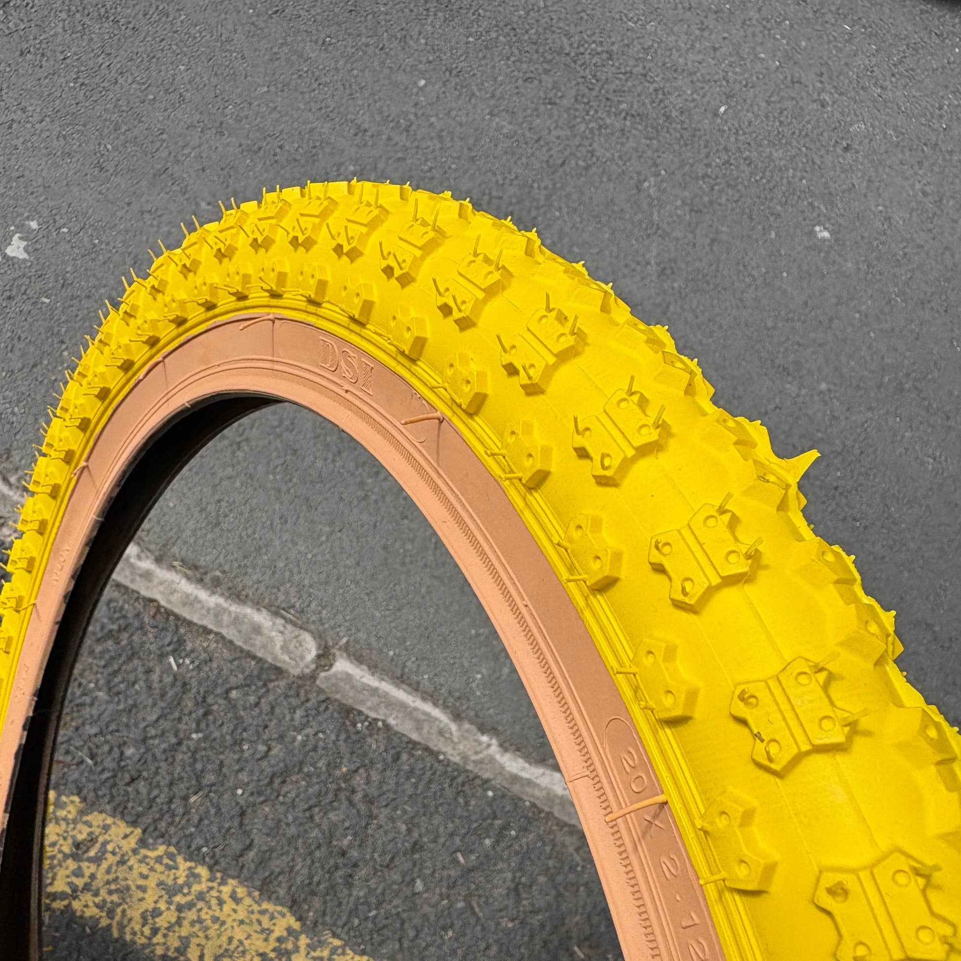 DSI Old School BMX 20 x 2.125 / Yellow DSI Gumwall Comp III Tyre 20" x 2.125"