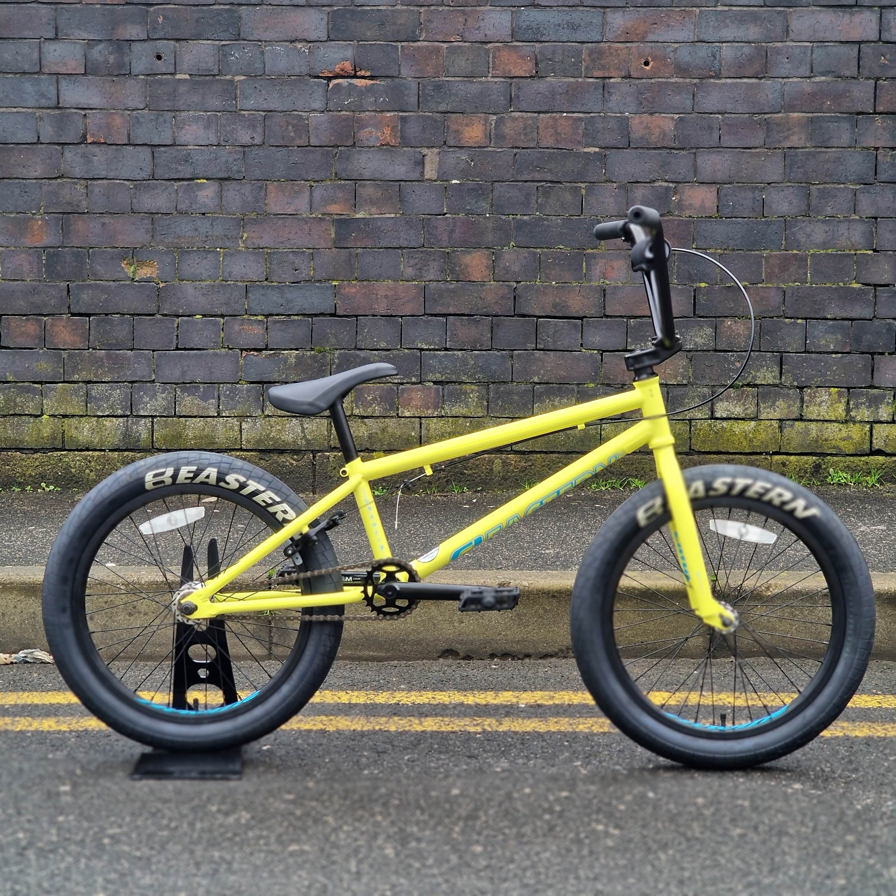 CALIFORNIA BIKE イエロー BMX自転車　新品のサドルポスト付き Eastern Bikes Javelin 20.5