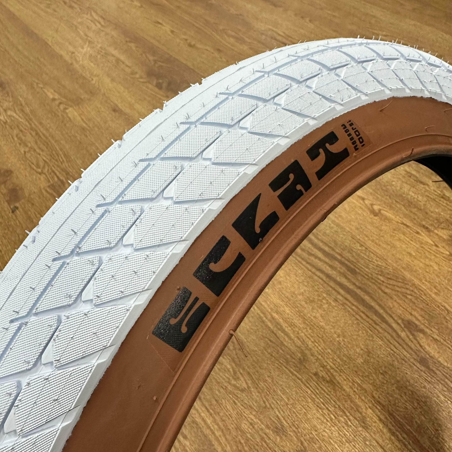 Eclat BMX Parts White/Gum SIdewall / 20 x 2.40 Eclat Morrow Tyre