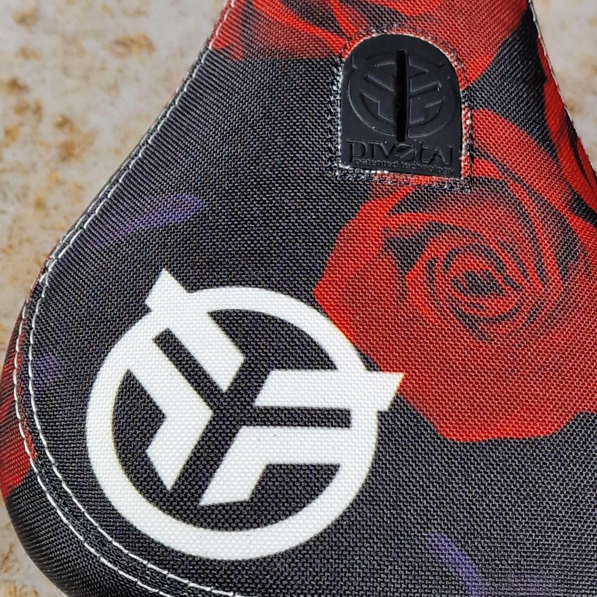 Federal BMX Parts Federal Mid Pivotal Roses Seat Black / Red with White Logo