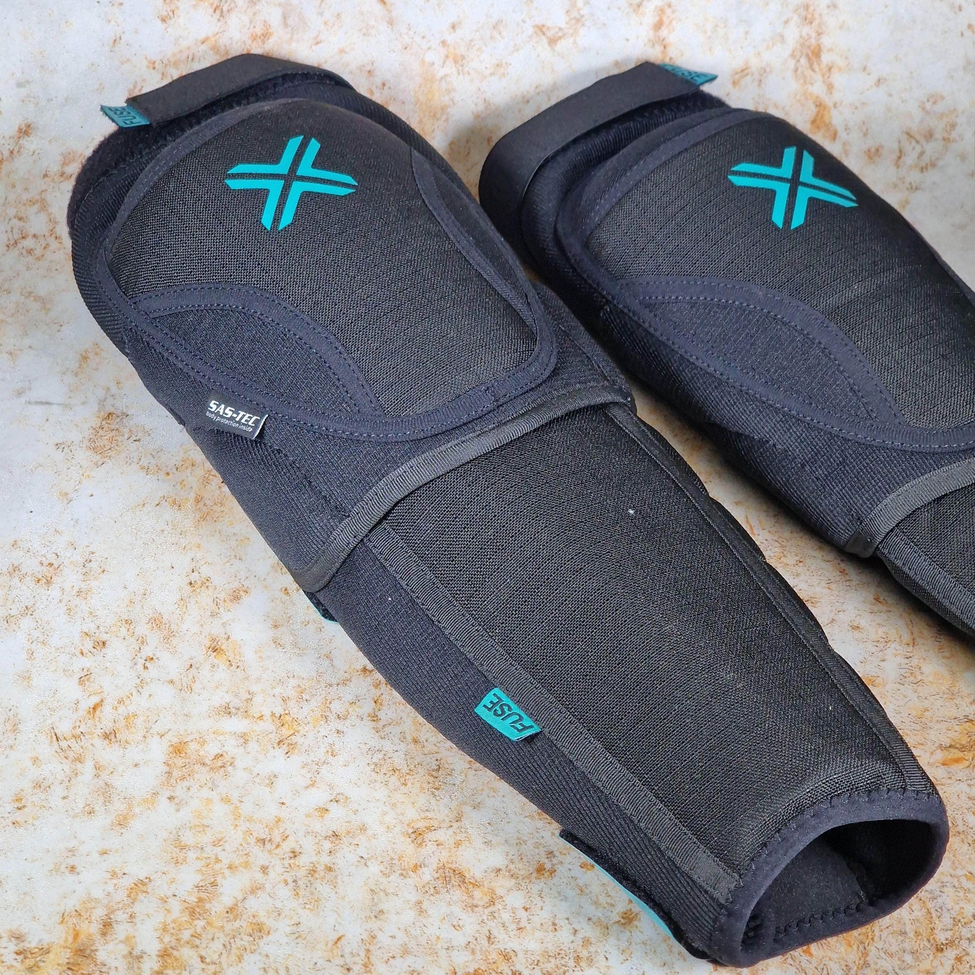 FUSE Protection Fuse Echo 100 Knee Pad Combo