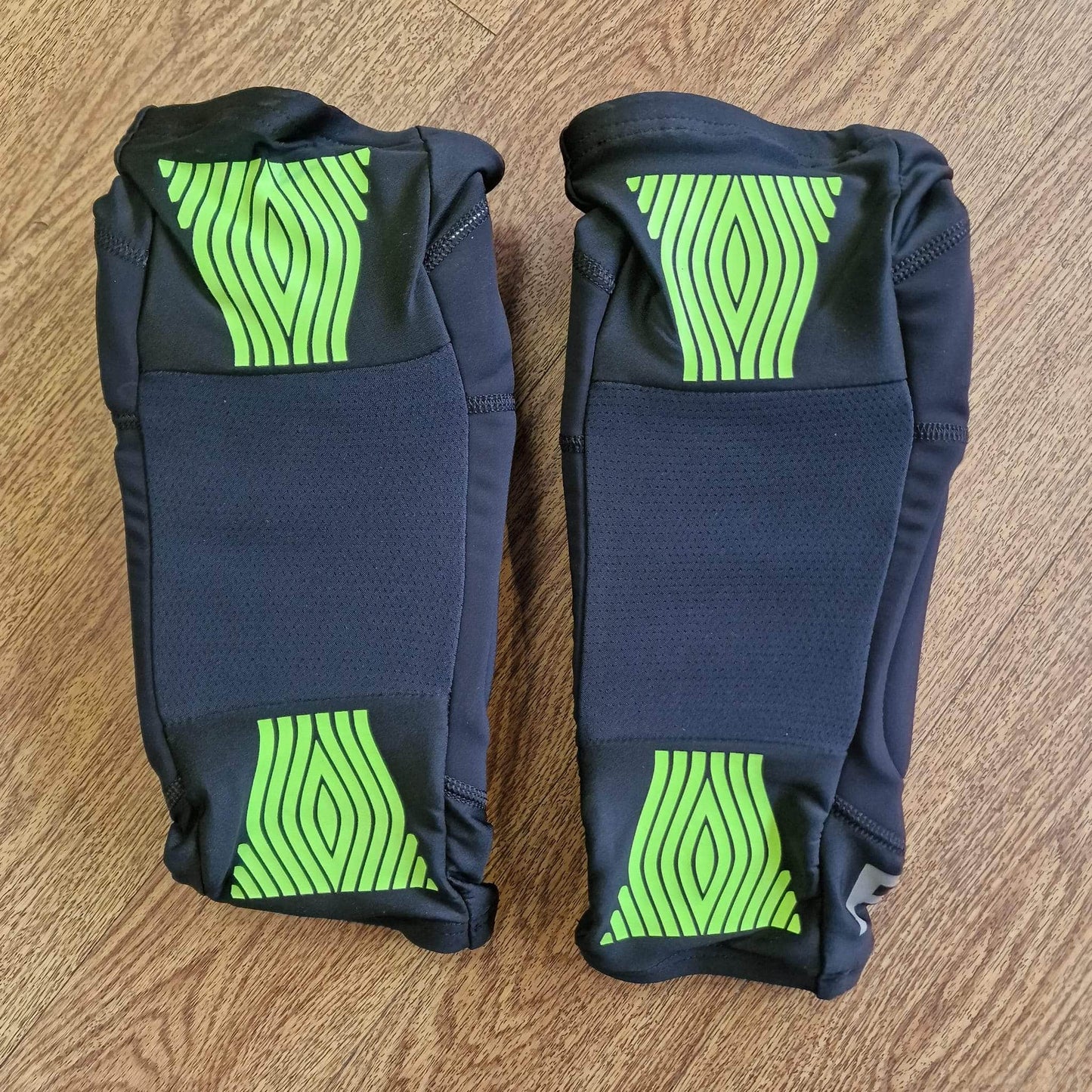 FUSE Protection Fuse Omega Pocket Knee Pads