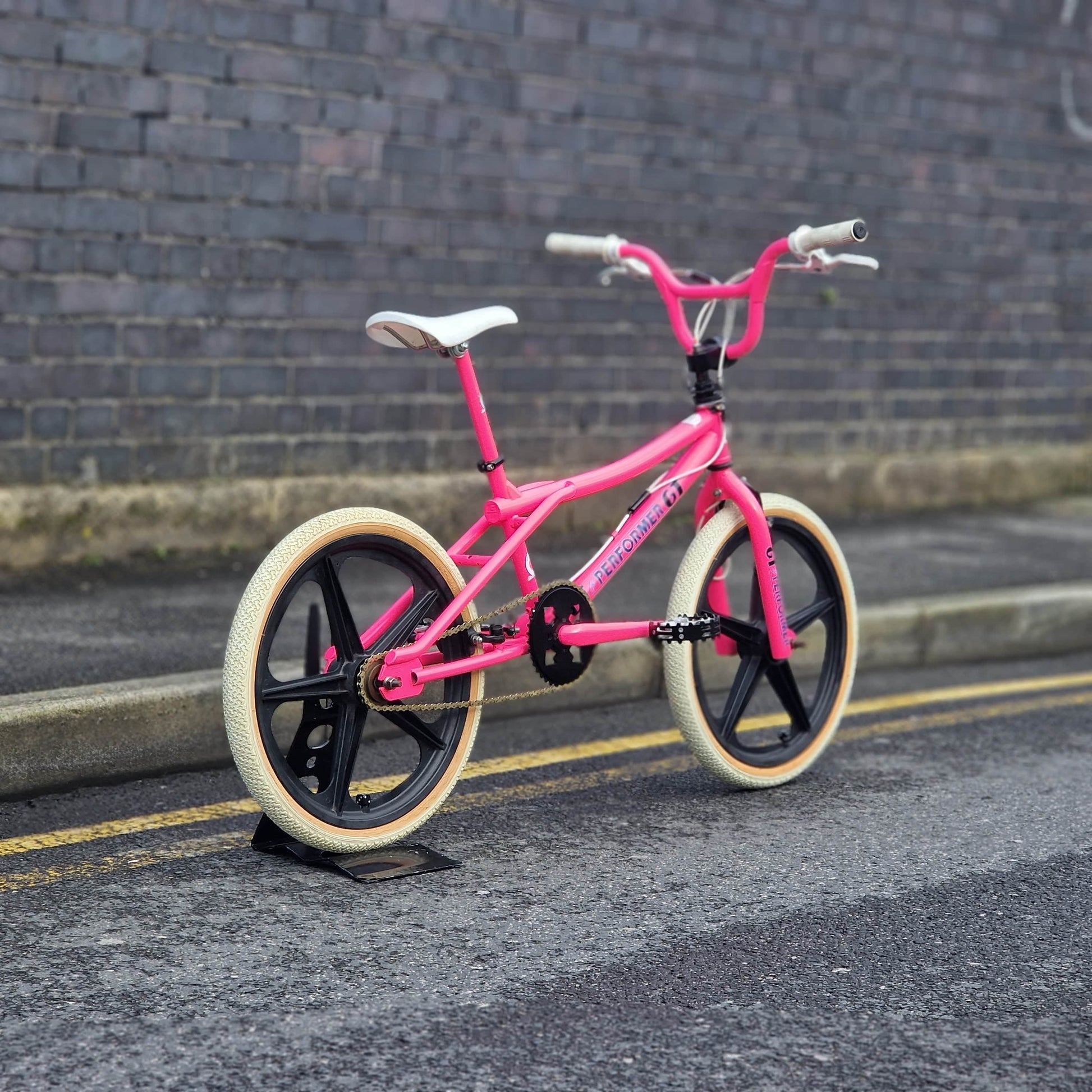 GT GT 1999 Performer Bike 80's Hot Pink