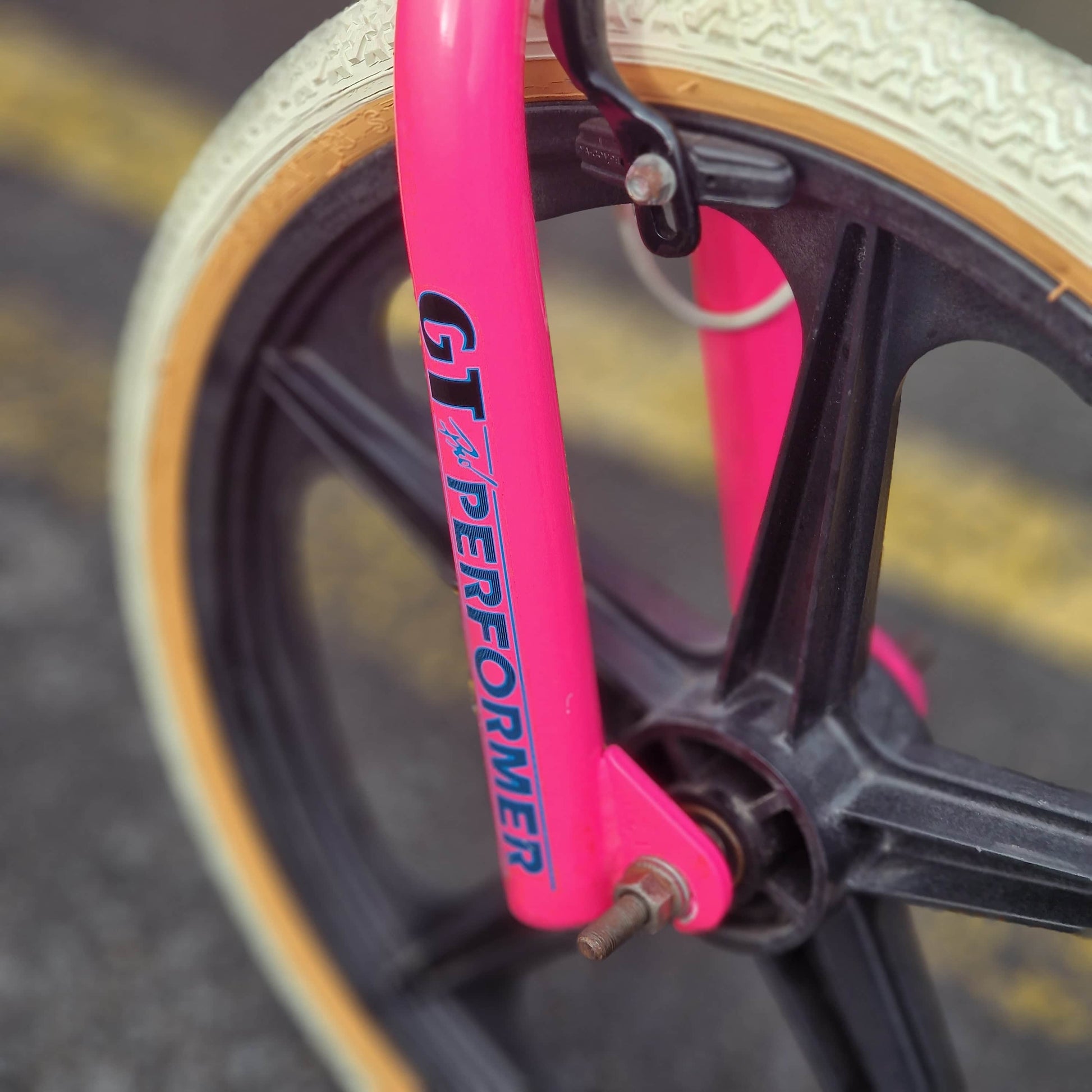 GT GT 1999 Performer Bike 80's Hot Pink