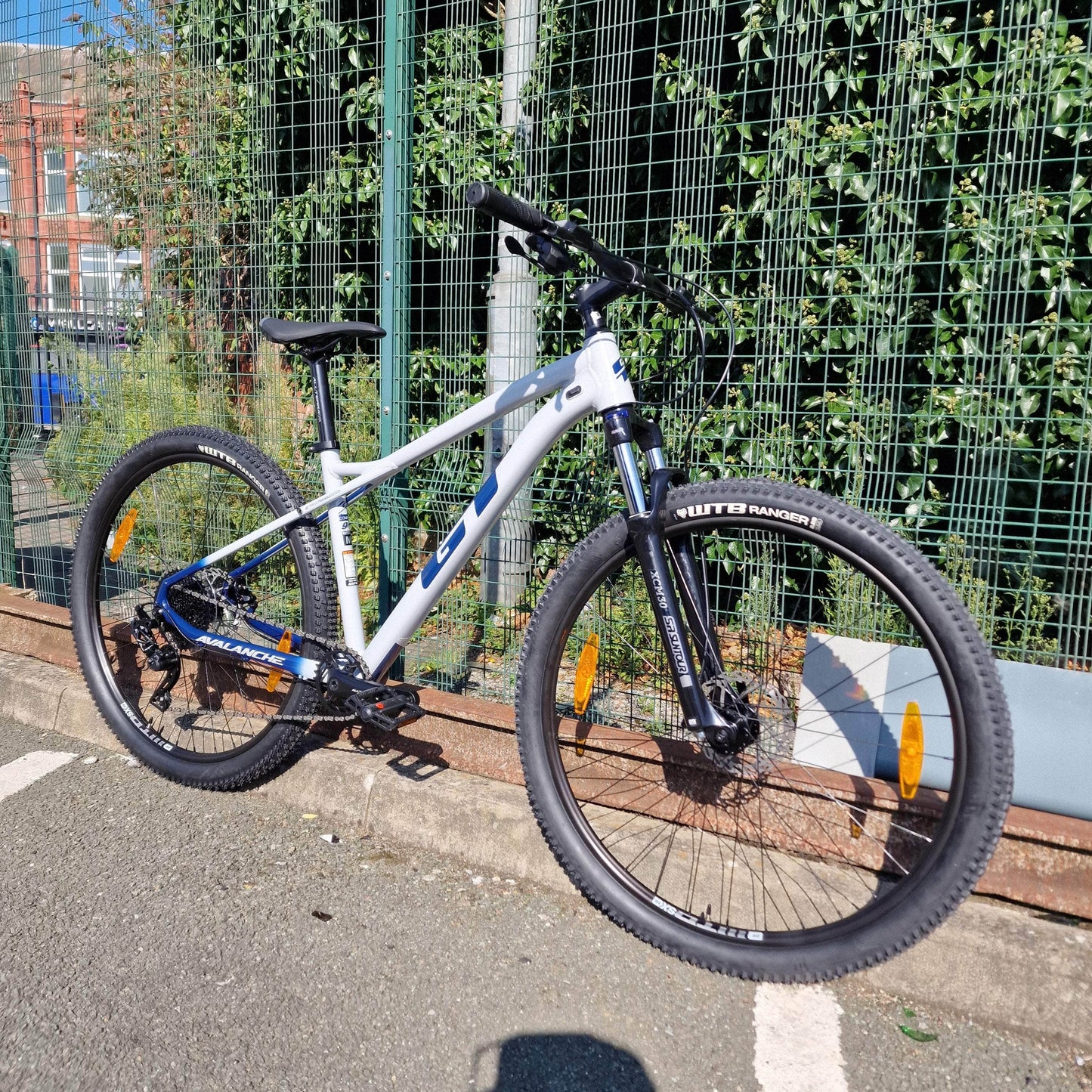 GT Bikes GT Avalanche Comp Mountain Bike Grey