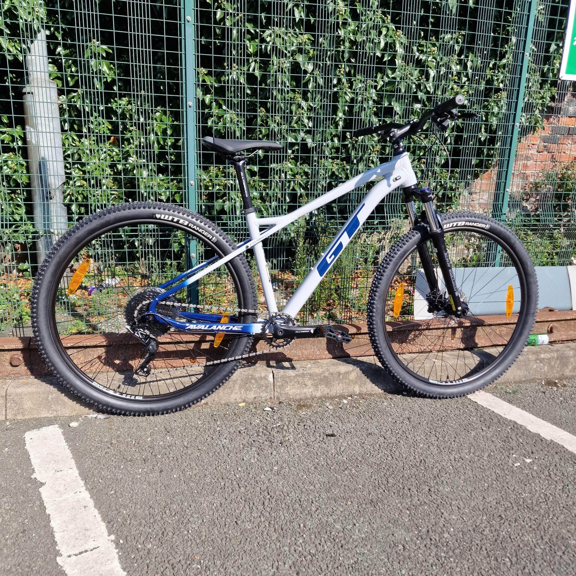 GT Bikes GT Avalanche Comp Mountain Bike Grey