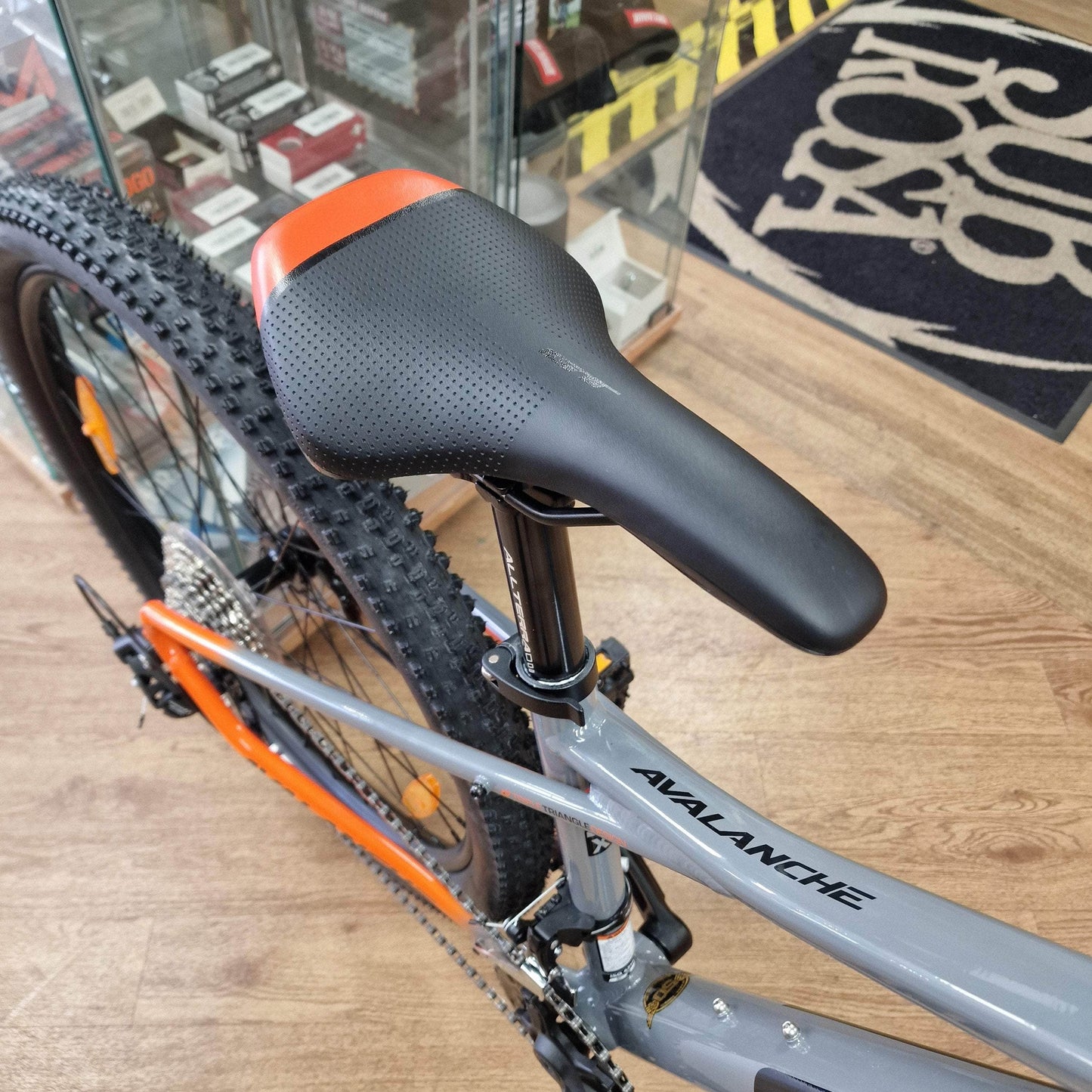 GT Bikes GT Avalanche Sport Mountain Bike Grey