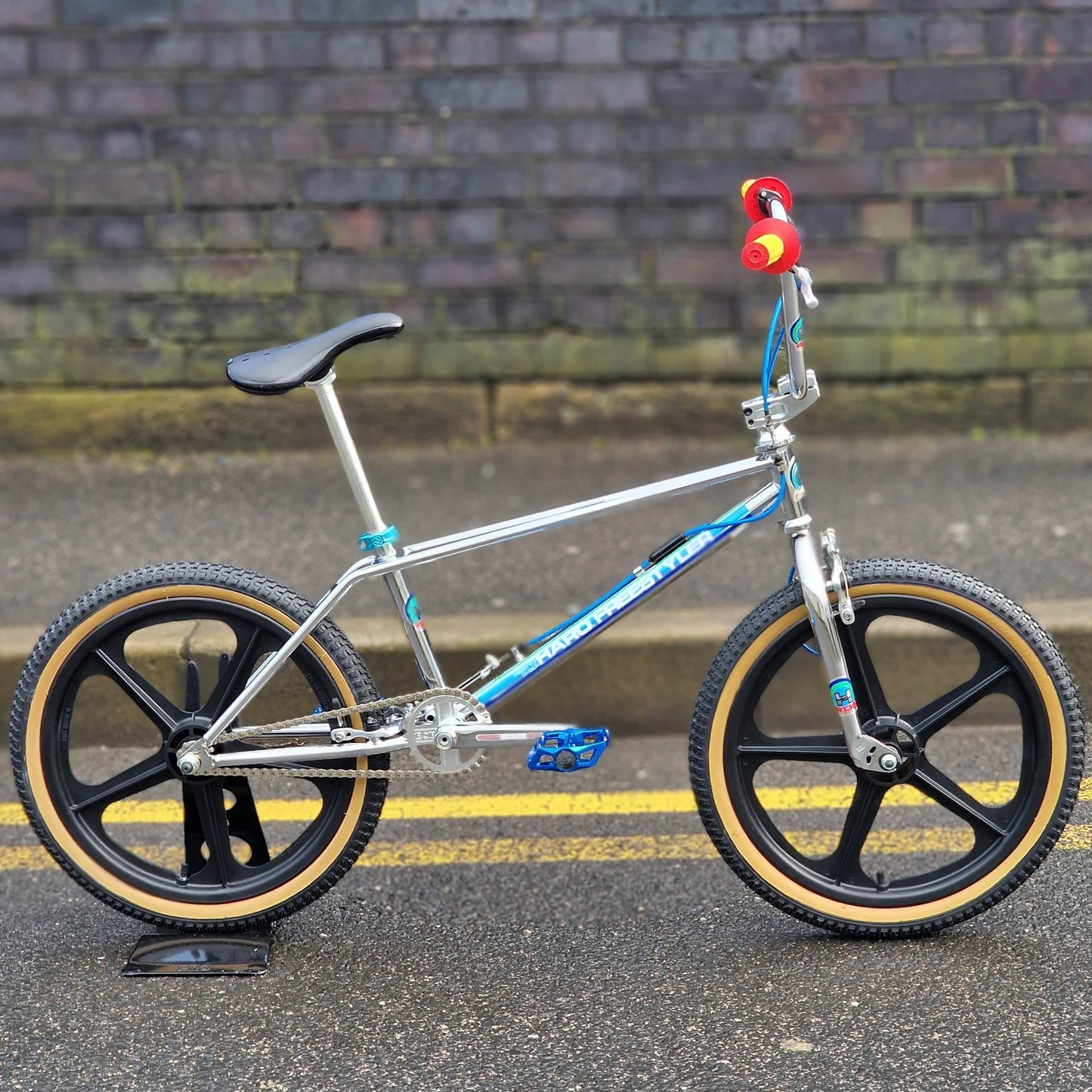 Haro Old School BMX Bikes Haro 40th Anniversary Bob Haro Freestyler Bike Chrome with Skyway Graphites