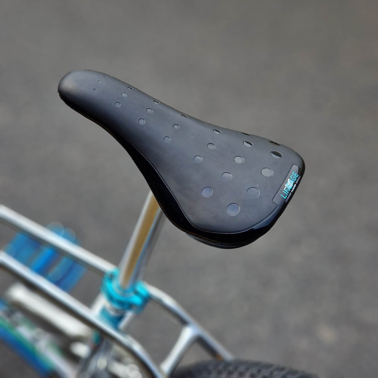 Haro Old School BMX Bikes Haro 40th Anniversary Bob Haro Freestyler Bike Chrome with Skyway Graphites