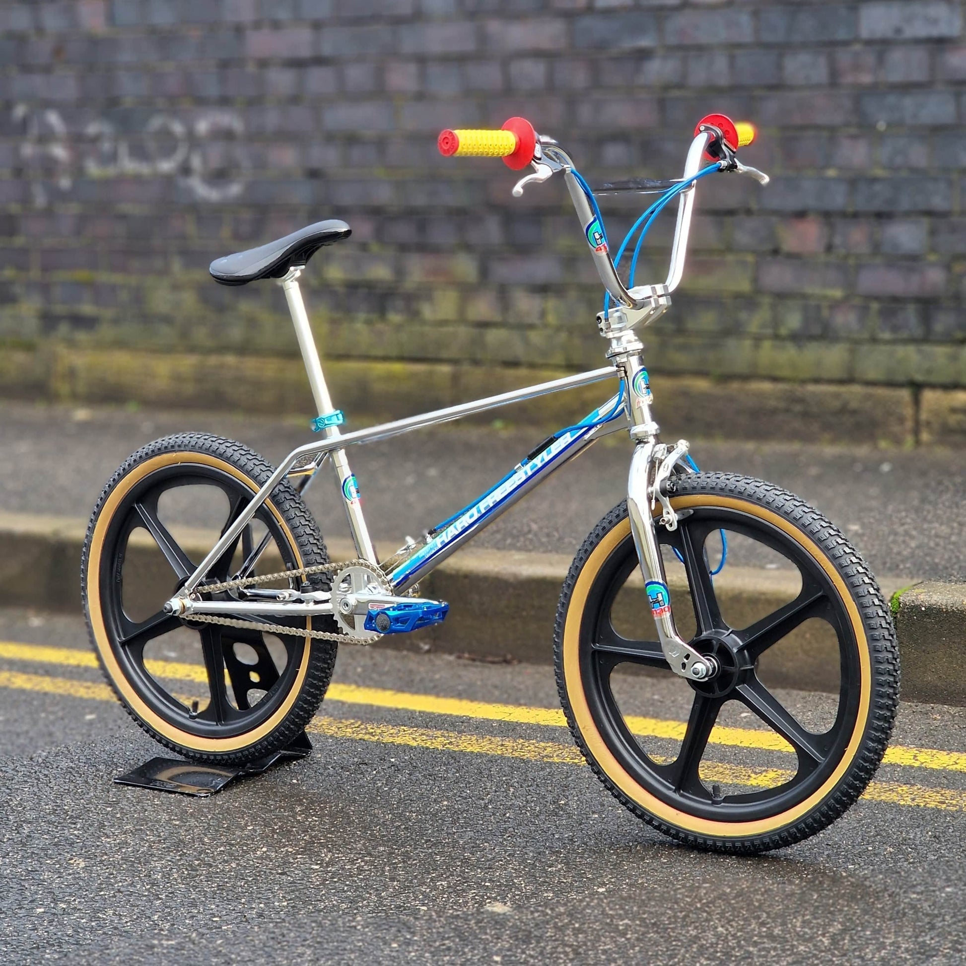 Haro Old School BMX Bikes Haro 40th Anniversary Bob Haro Freestyler Bike Chrome with Skyway Graphites