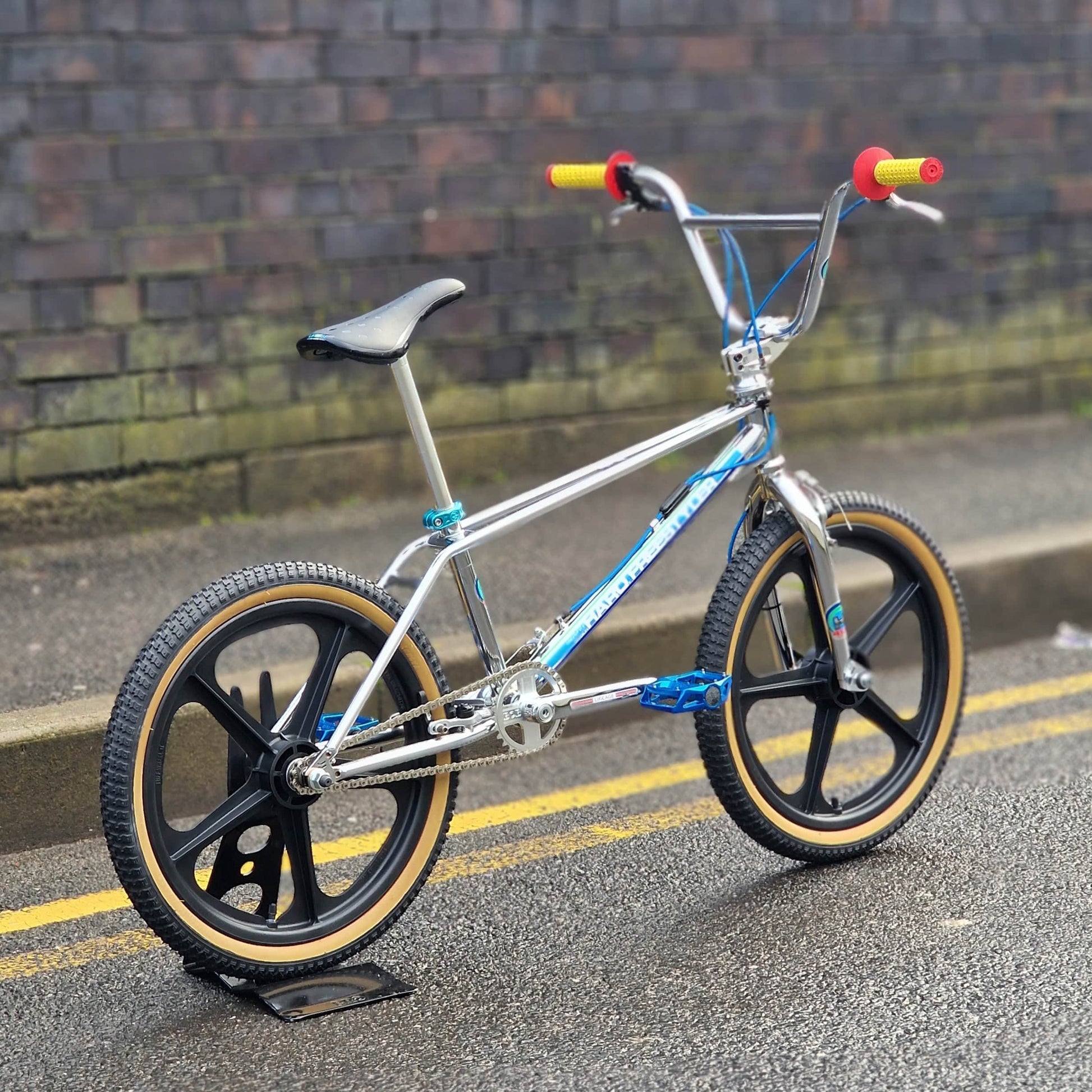 Haro Old School BMX Bikes Haro 40th Anniversary Bob Haro Freestyler Bike Chrome with Skyway Graphites