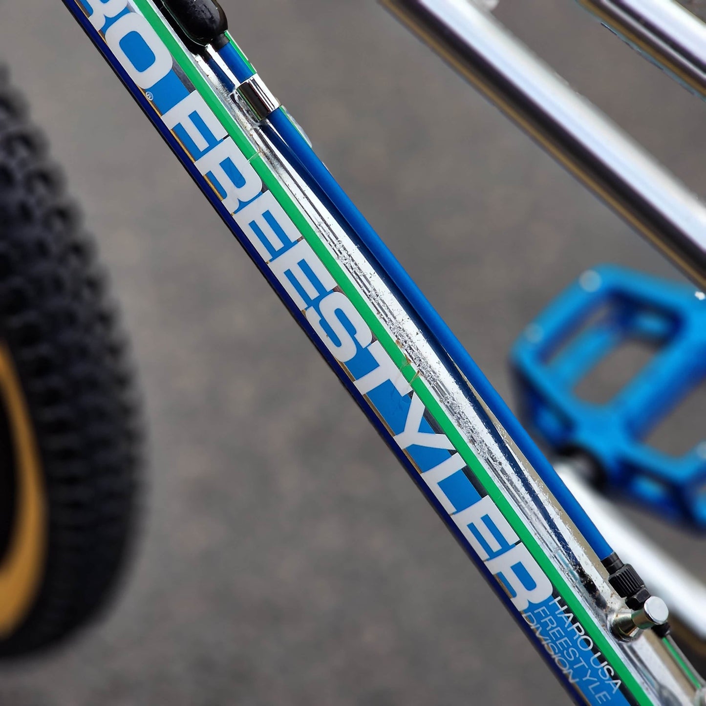 Haro Old School BMX Bikes Haro 40th Anniversary Bob Haro Freestyler Bike Chrome with Skyway Graphites