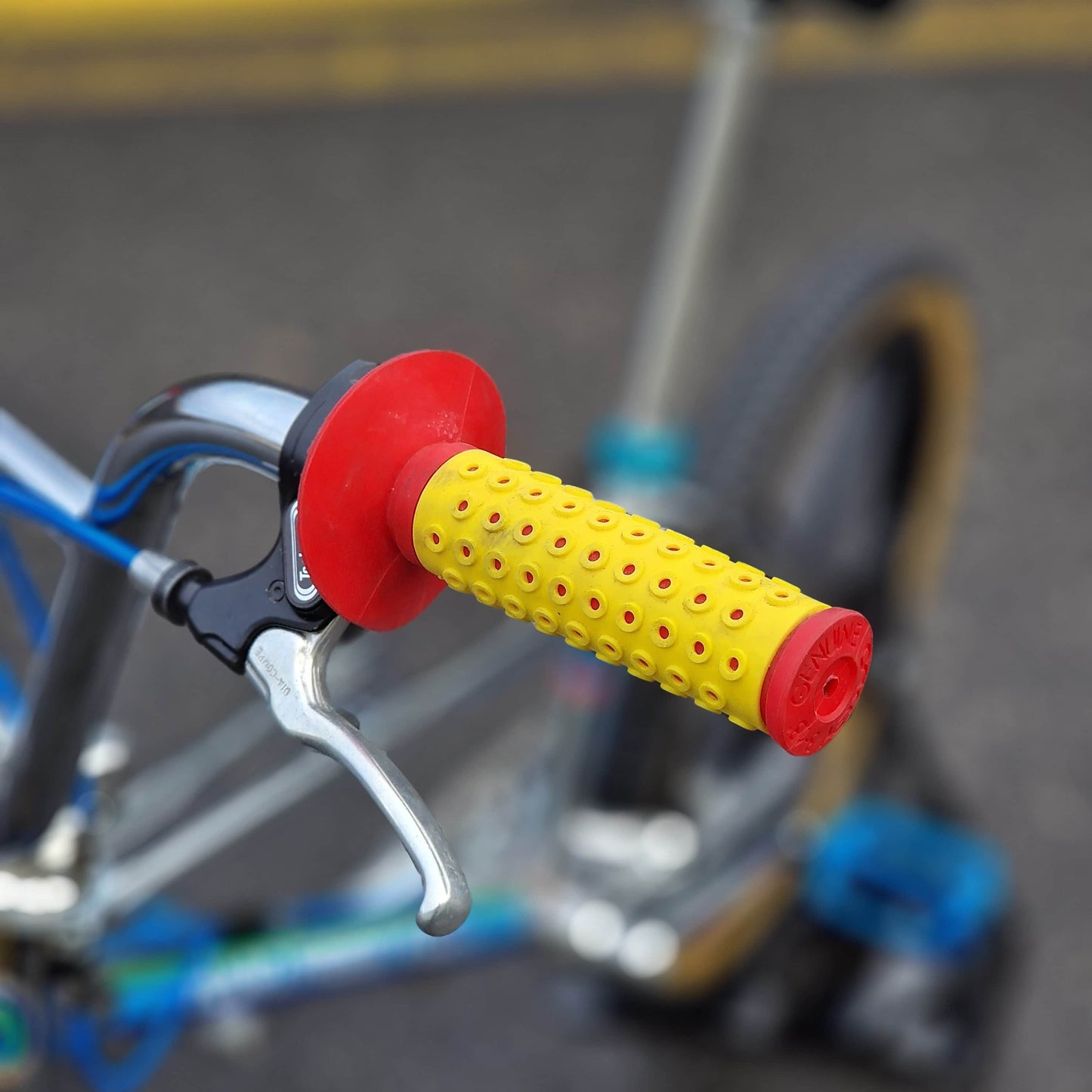 Haro Old School BMX Bikes Haro 40th Anniversary Bob Haro Freestyler Bike Chrome with Skyway Graphites