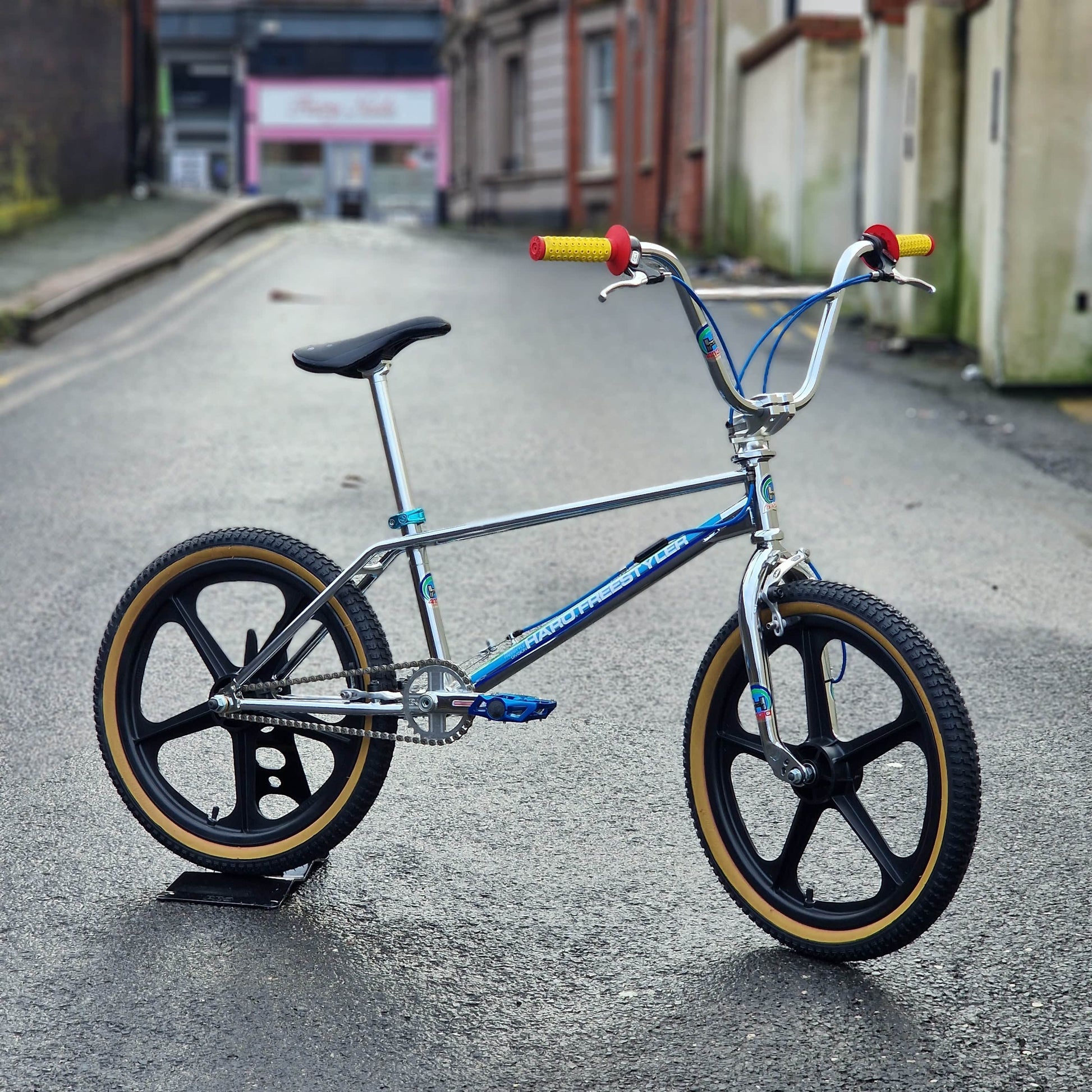 Haro Old School BMX Bikes Haro 40th Anniversary Bob Haro Freestyler Bike Chrome with Skyway Graphites