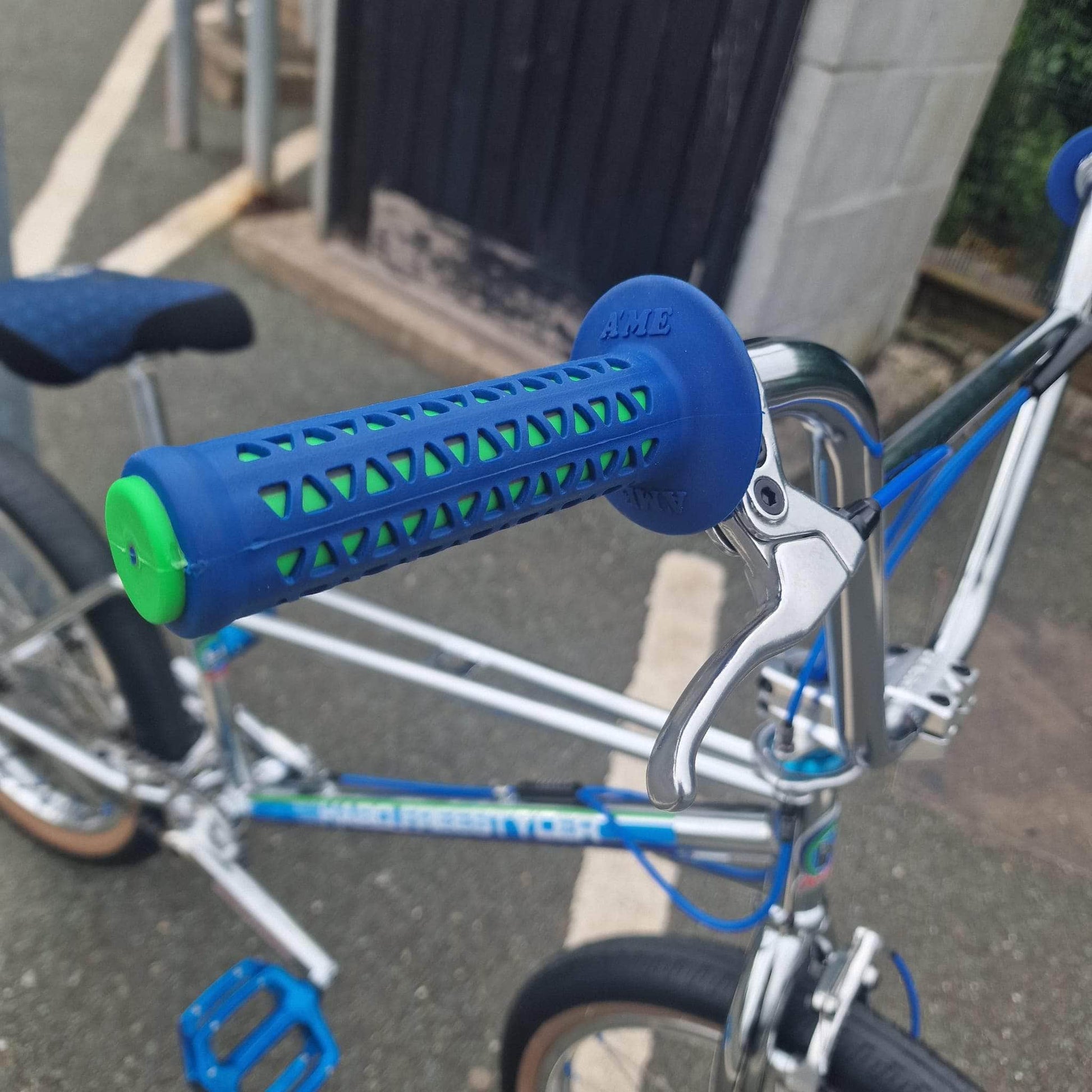 Haro Old School BMX Chrome Haro 40th Anniversary Bob Haro Freestyler Lineage Custom Bike Chrome / Blue