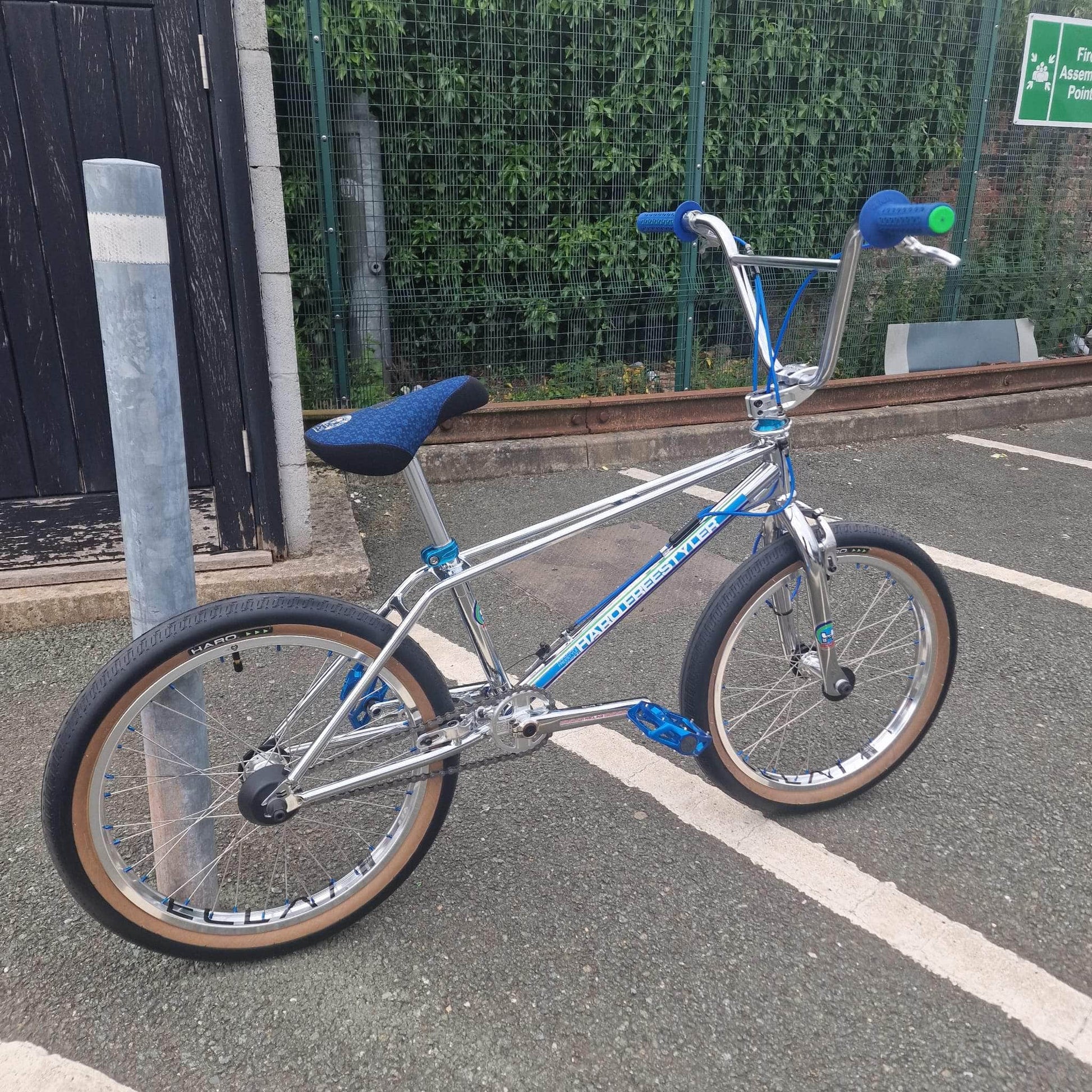 Haro Old School BMX Chrome Haro 40th Anniversary Bob Haro Freestyler Lineage Custom Bike Chrome / Blue