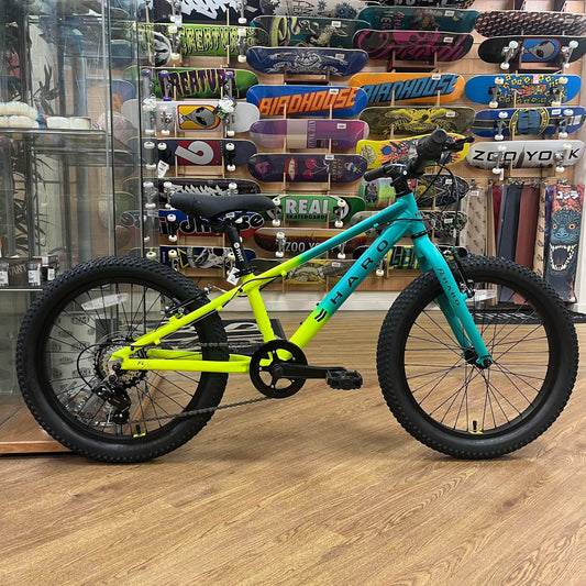 Haro Bikes Matte Teal / Neon Yellow Fade Haro Flightline 20 Inch Kids Mountain Bike Teal / Yellow